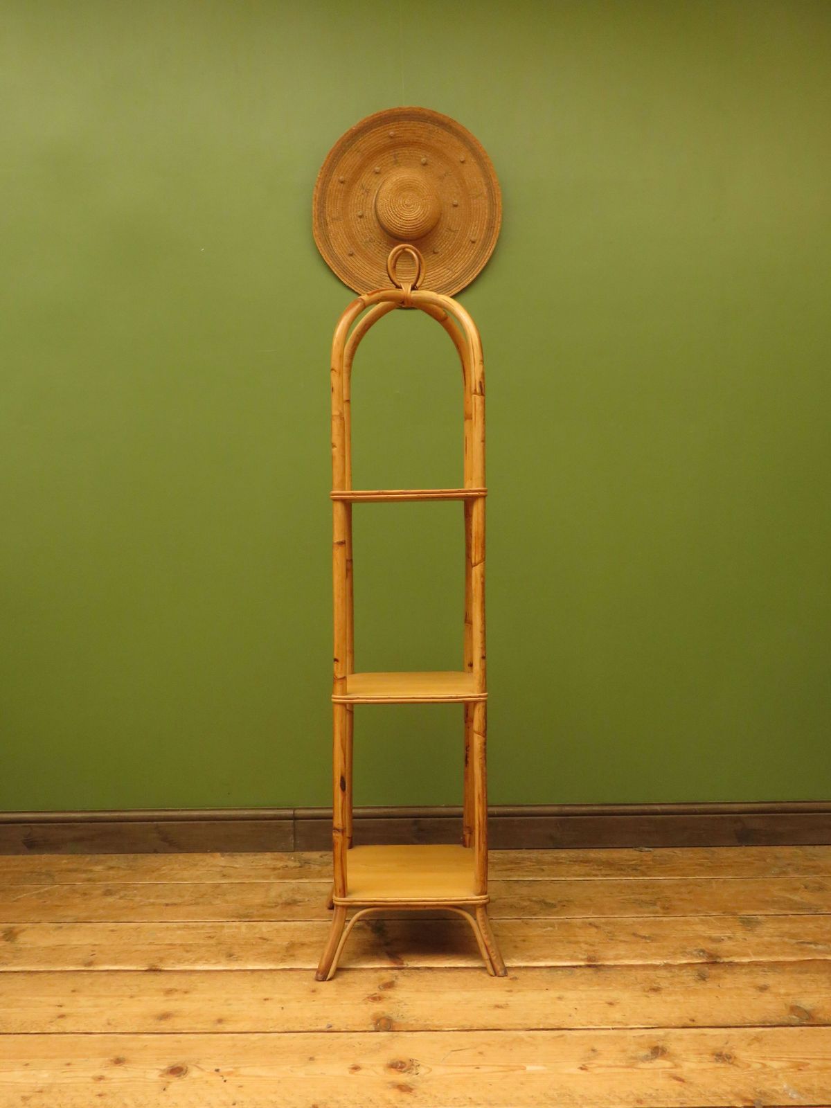 photo vintage Boho Tiki Bamboo Stand
