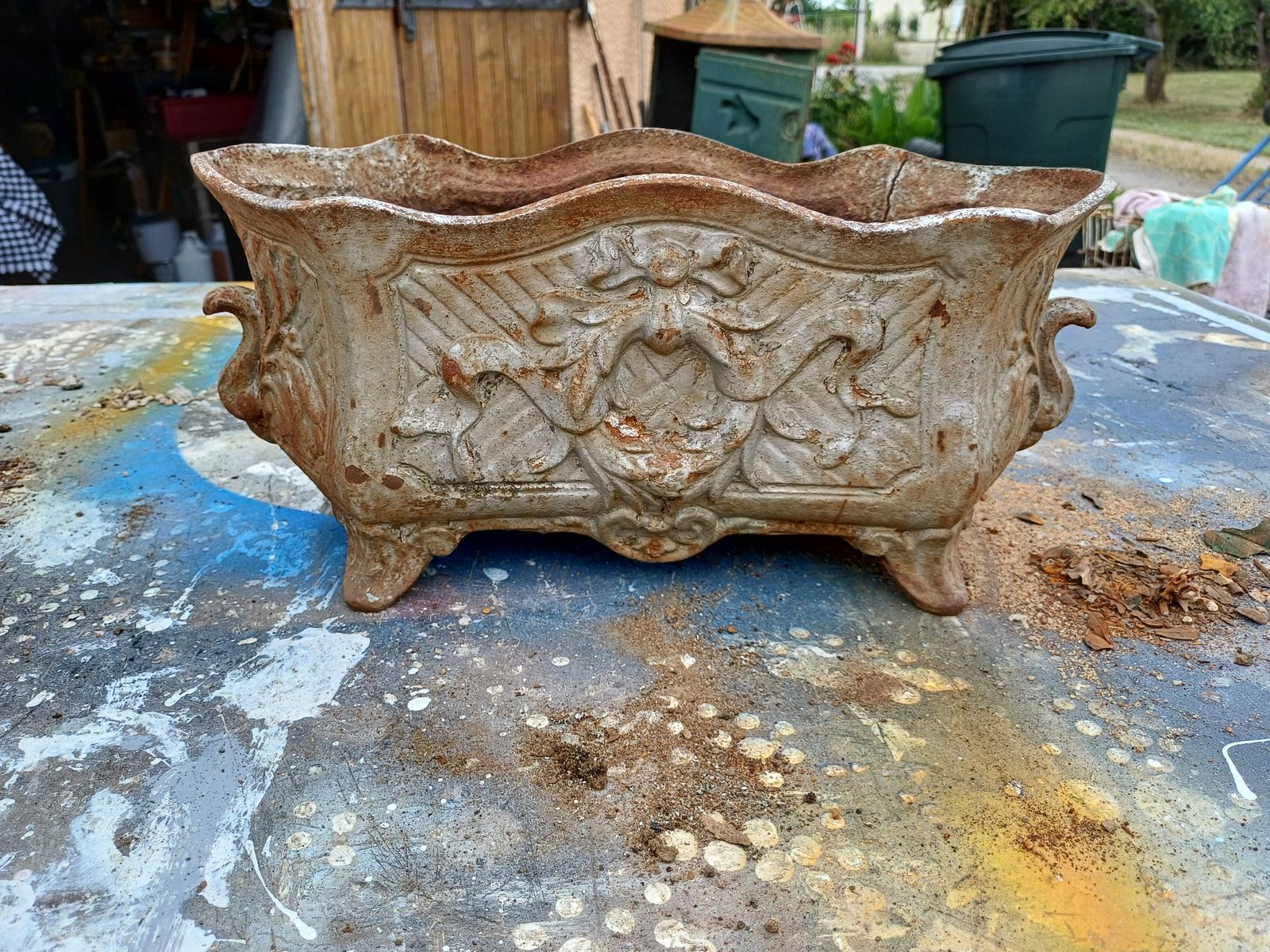 photo furniture Set Of 2 Cast Iron Planters 1900 From Charleville   Mézières