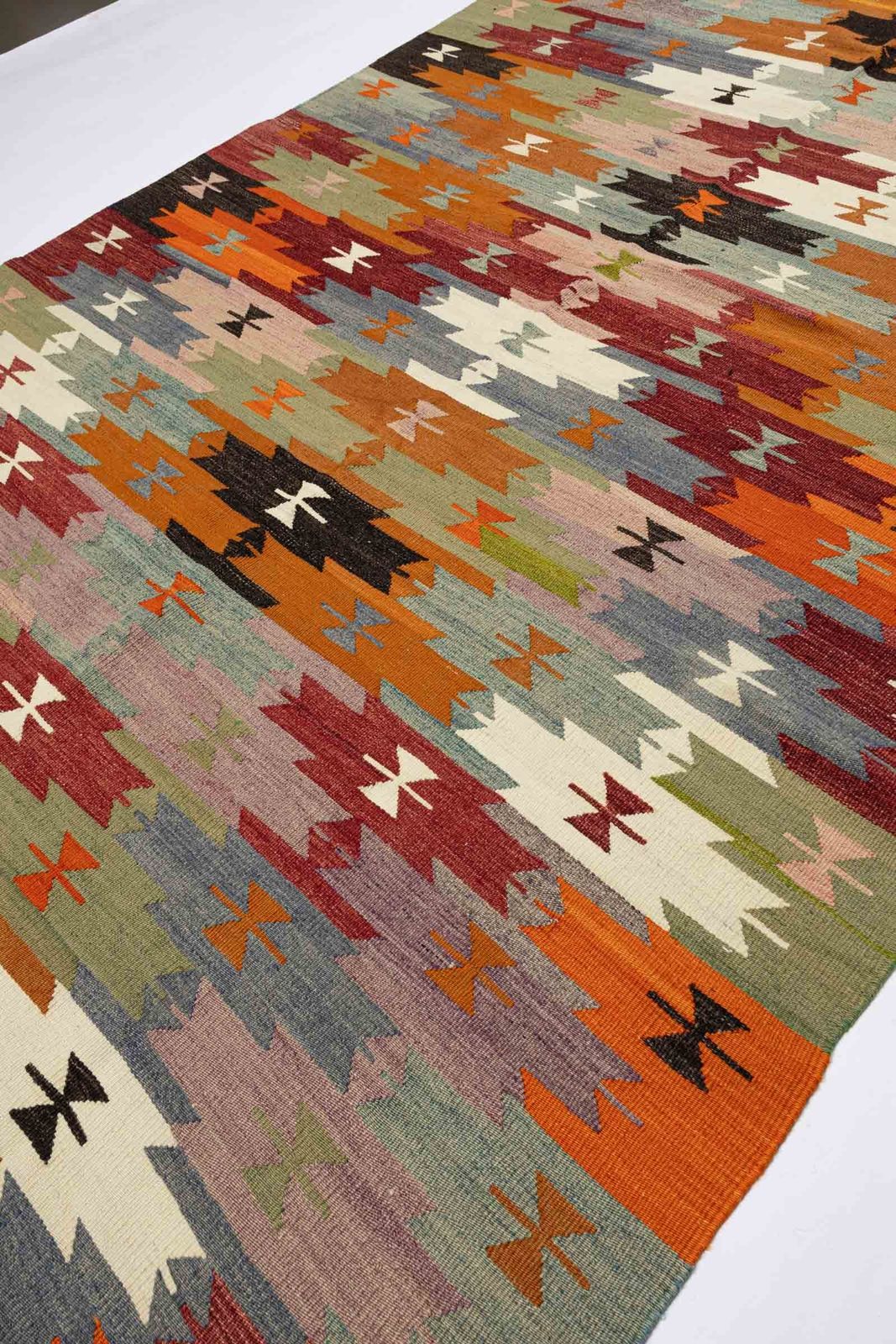Tavas Vintage Kilim 280x153cm, 1960s photo Textiles