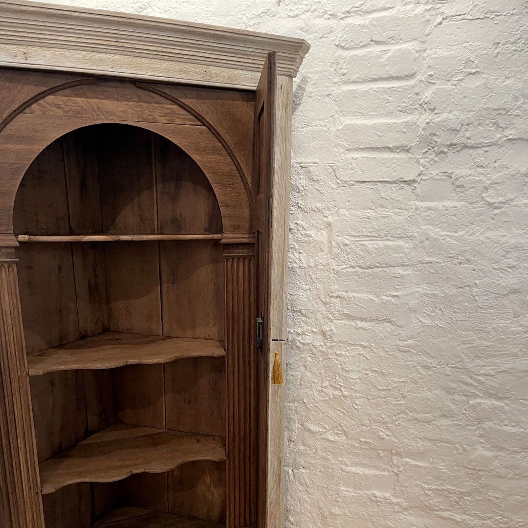 George III Oak Corner Cabinet With Bleached Exterior photo vinterior