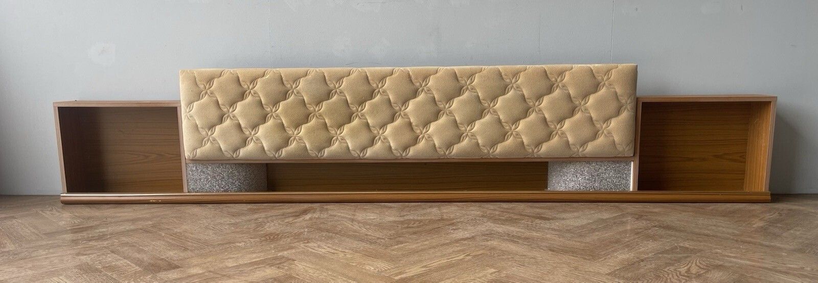 Vintage Retro Padded Headboard With Lights For A King Size Bed