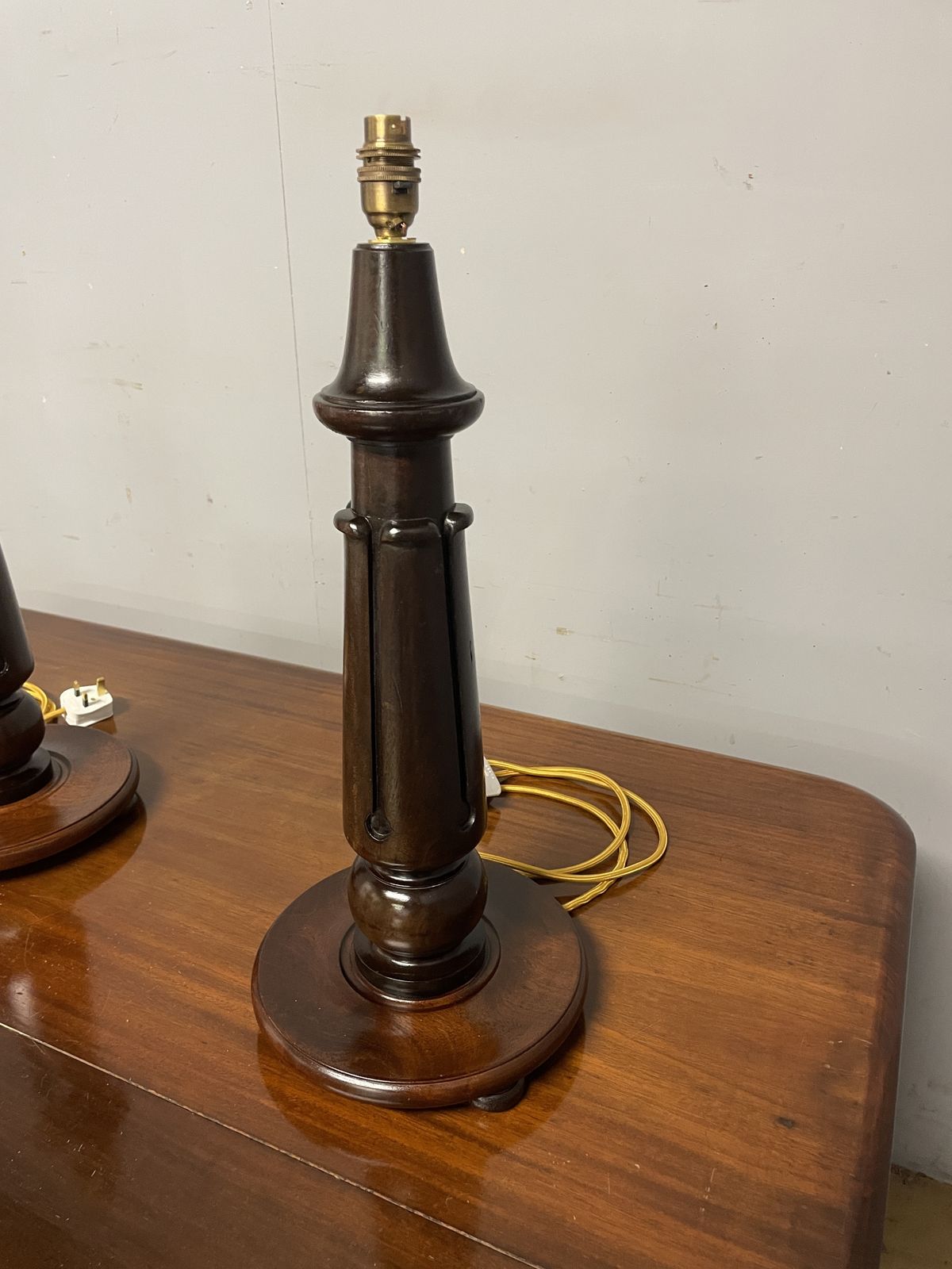 photo vinterior Pair Of Large Mahogany Table Lamps (Shades Not Included)
