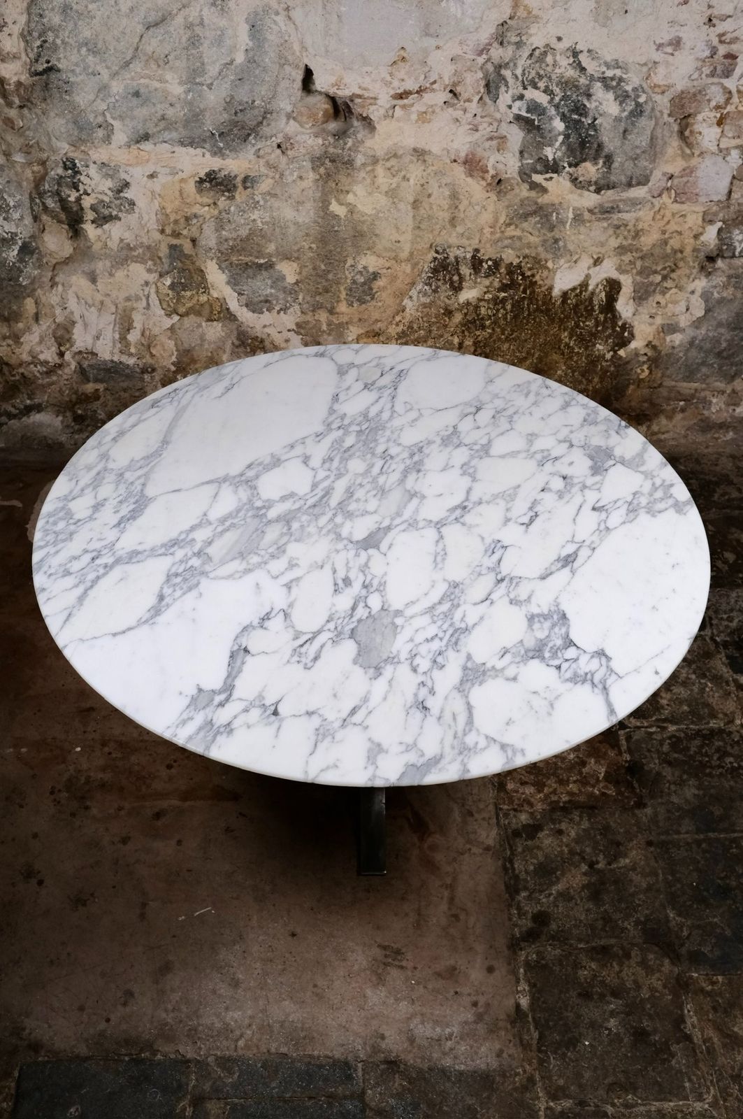 photo for sale Large Round Carrara Marble Table, Italy, 1970s