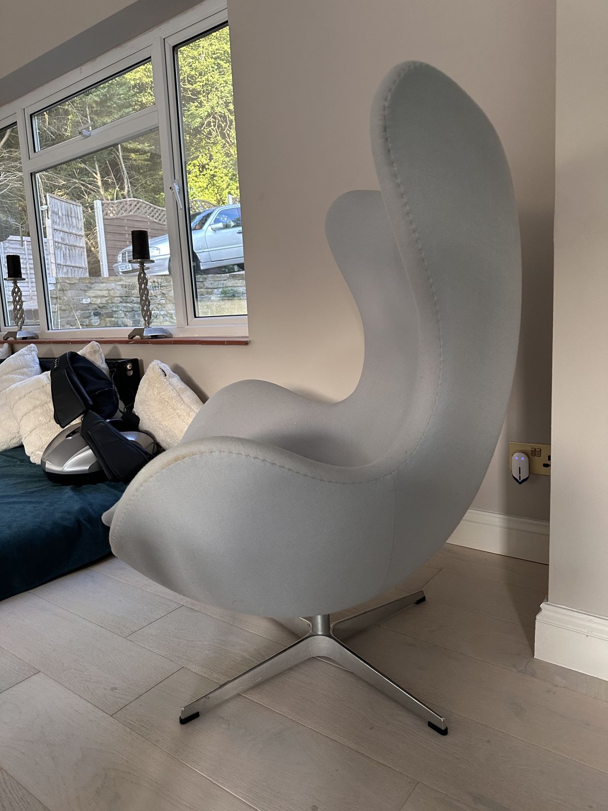 Arne Jacobsen Egg Chair – Original Fritz Hansen – Christianshavn Fabric (1170 Light Grey photo for sale