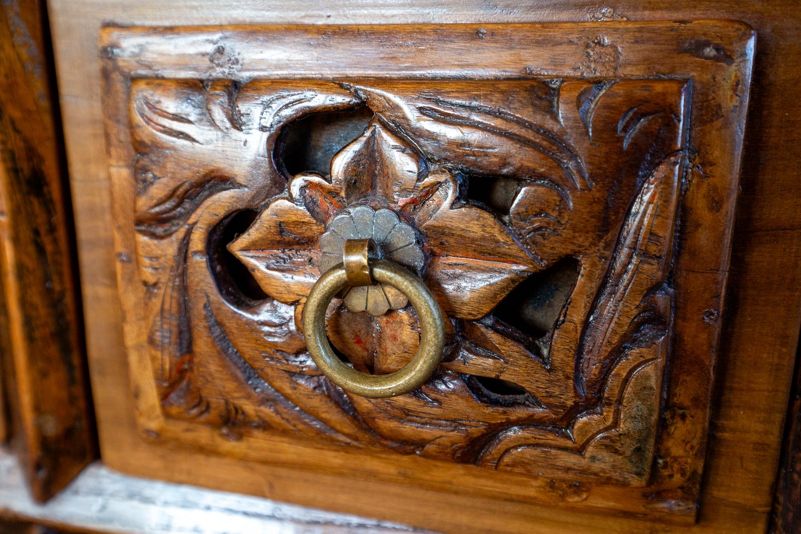 photo furniture Fine Antique Carved Cabinet Chest Of Drawers Commode Chinese Altar Temple Butterfly Cabine.T 18th Century Raised Carving Consol.E Sideboar.D Credenza