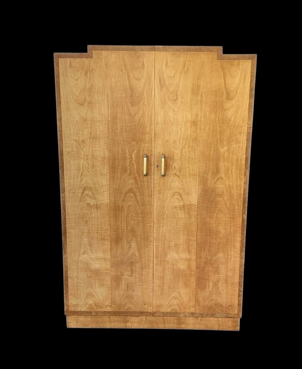 1750.0 Art Deco Wardrobe photo