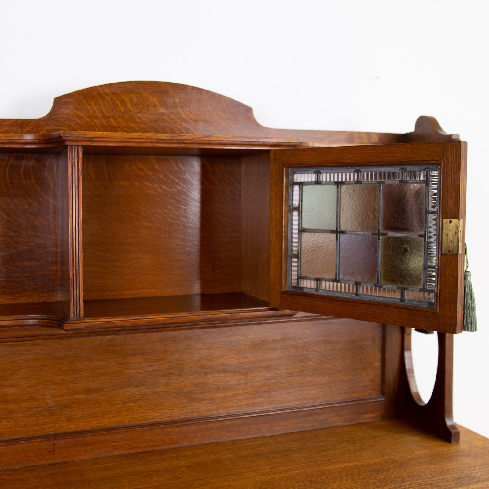 photo vinterior English Arts And Crafts Oak Cabinet 1910
