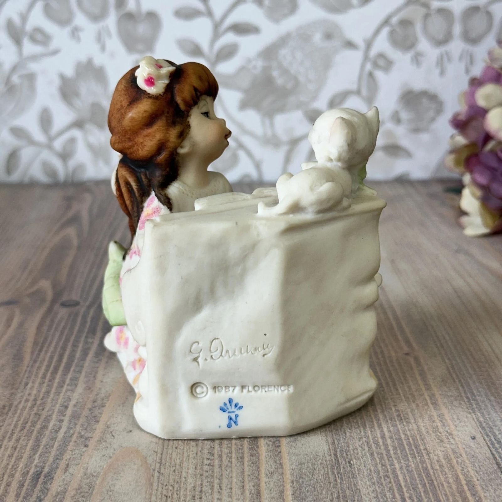 Vintage Giuseppe Armani Figurine 1987 Girl Playing Piano & Cat Capodimonte Italy photo for sale