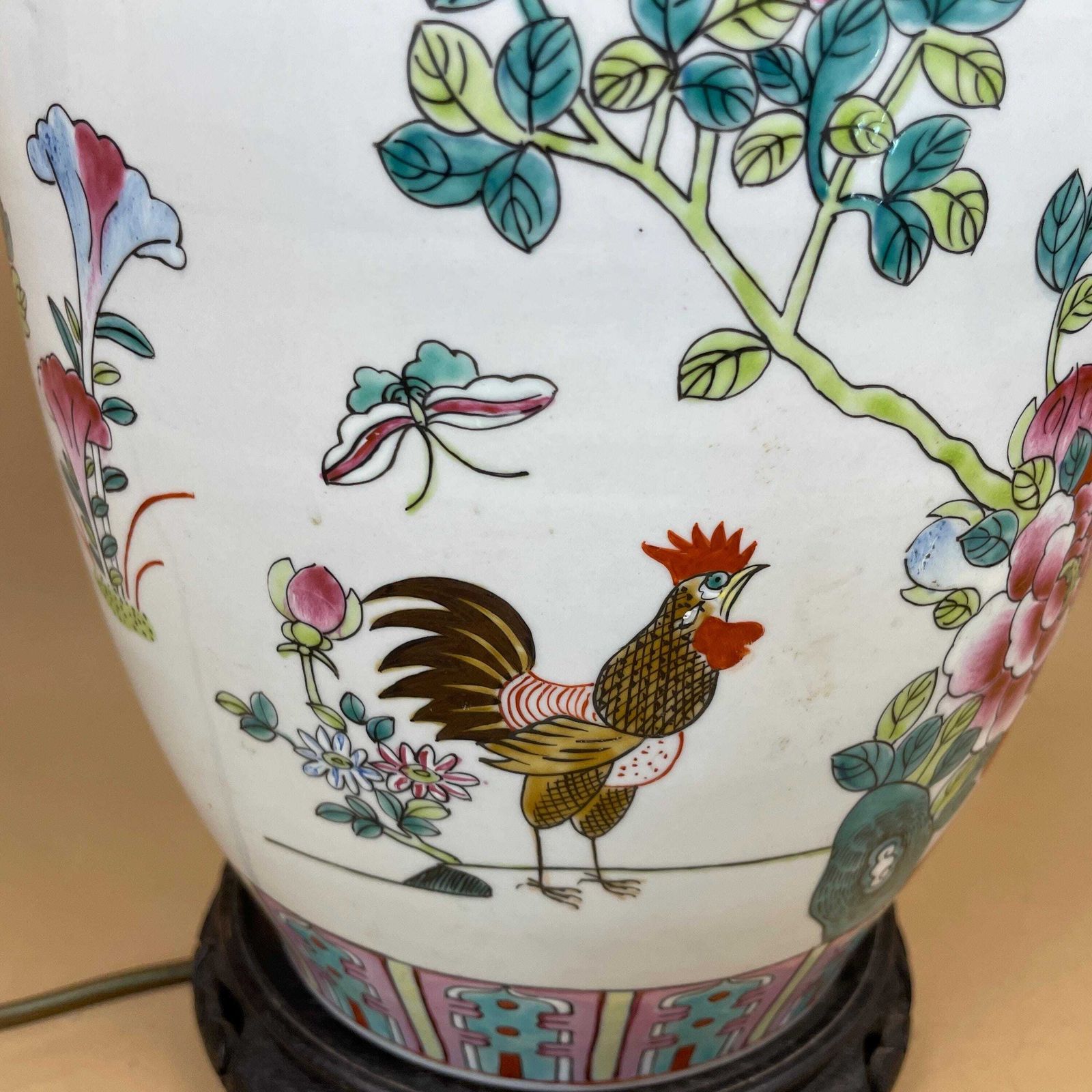 Vintage Ceramic Lamp Light Bedside Table Hand Painted Roaster Floral Design Pattern Wood Base Oriental Chinese Vase White Antique Brass photo 145.0