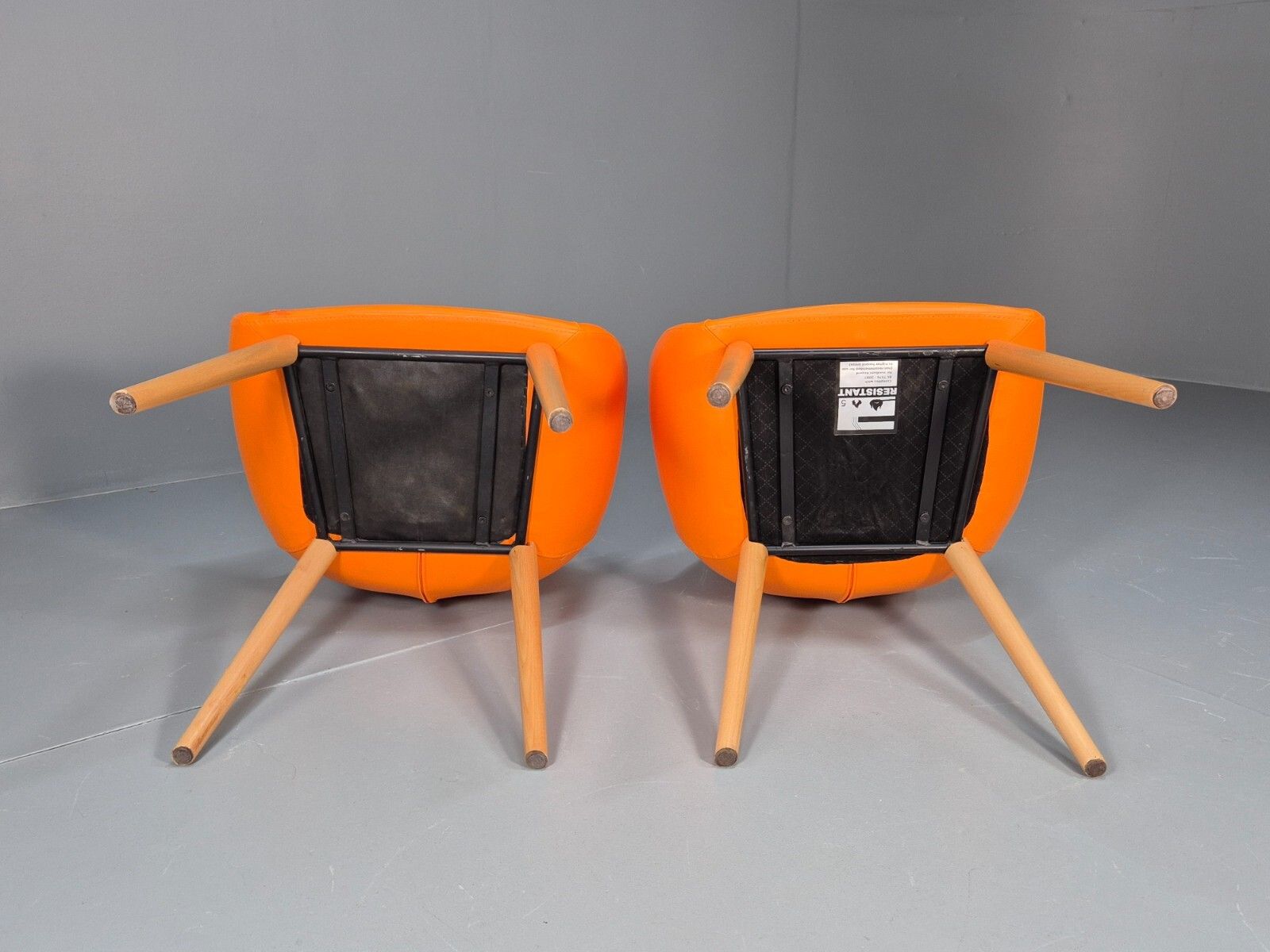 photo vinterior 2 Vintage Orange Bucket Form Vinyl Armchairs Retro Modern Eb9708 Mnor