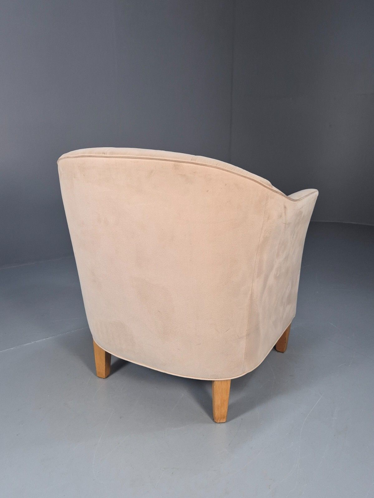 91.0 Mordern Danish Cream Faux Suede Tub Chair Beech Legs Eb9308 Mnor photo