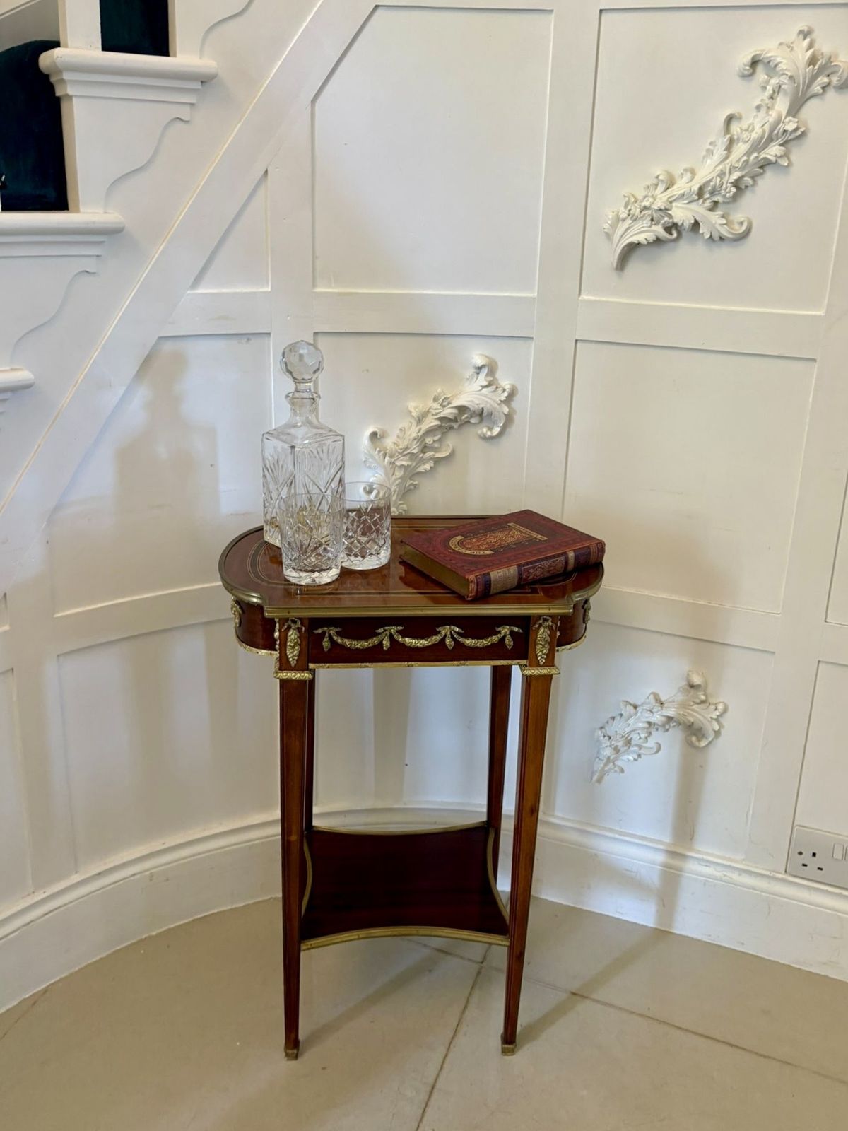 photo furniture Outstanding Quality Antique Early 20th Century Mahogany And Ormolu Mounted Side Table