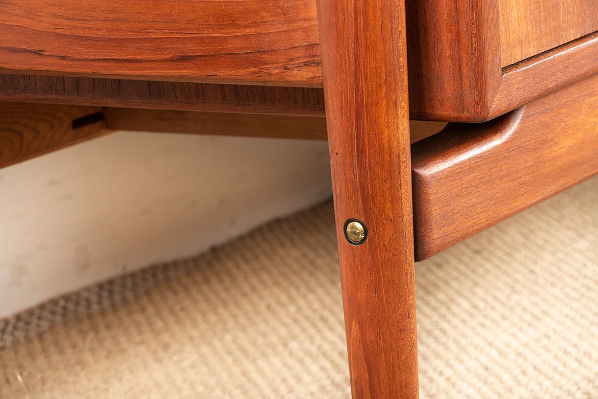 photo furniture Grande enfilade danoise en teck 255 cm, 1960.
