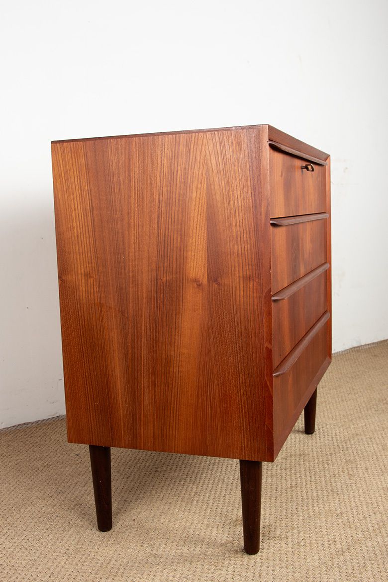 photo vinterior Commode 4 tiroirs en teck, Danemark, années 1960.