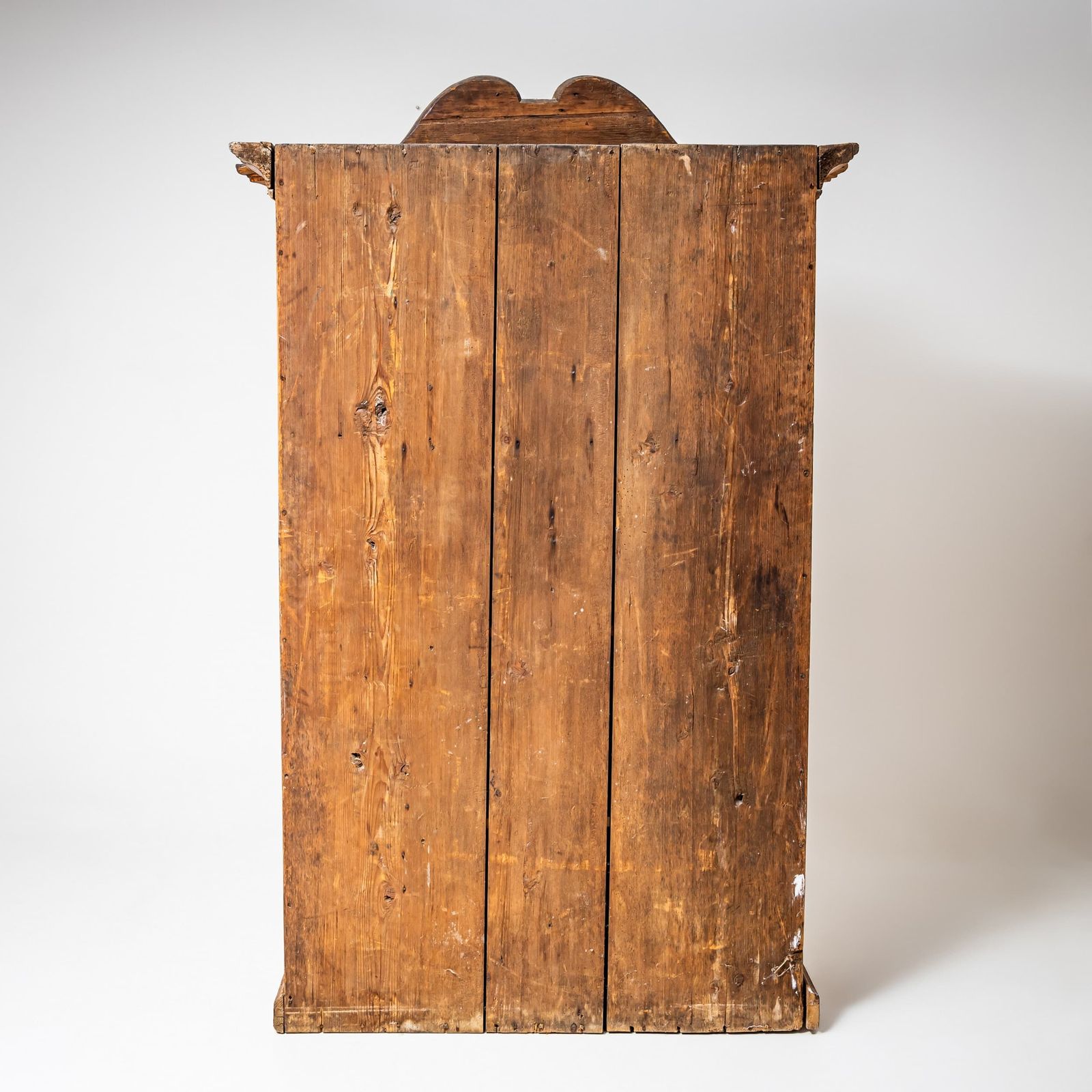 photo furniture Irschenberg Softwood Armoire, 18th Century