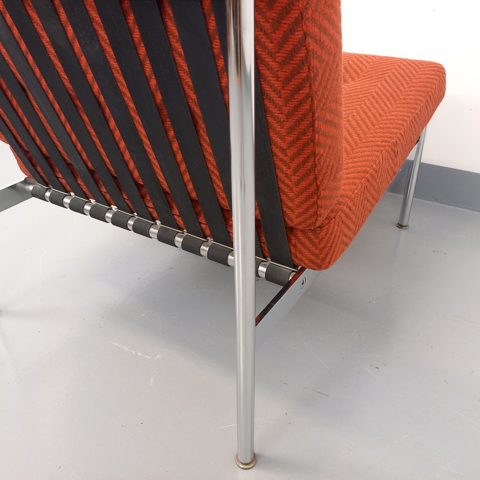 photo buy Modernist Armchair In Chromed Metal And Wool Fabric