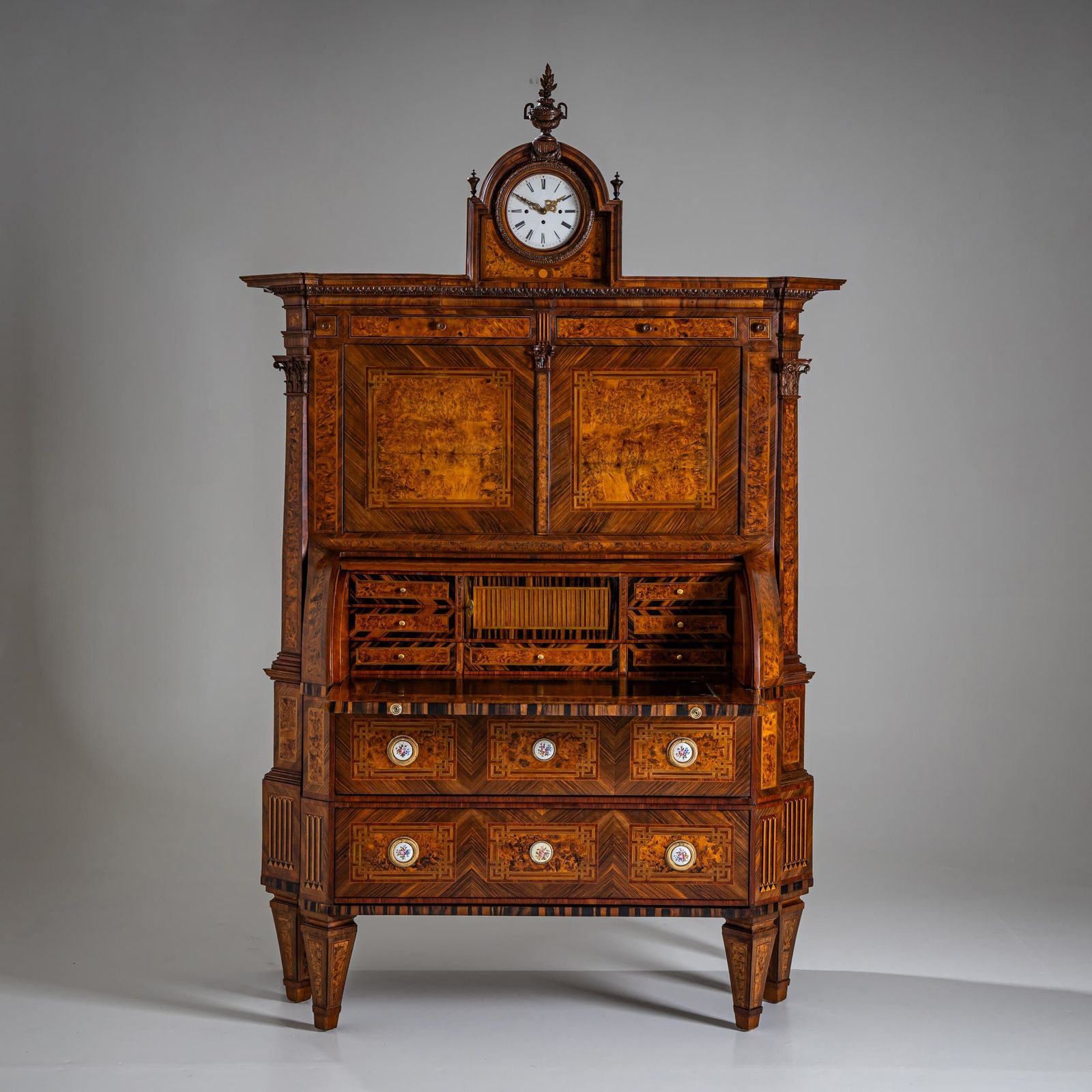 photo vinterior Neoclassical Cylinder Secretary Desk With Clock, Circa 1780