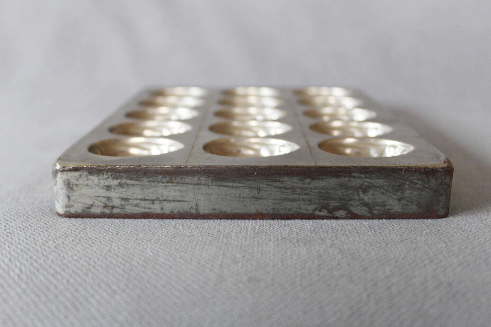 Vintage Large Heavy Chocolate Mold, Belgium Walnut Metal Professional Mold, Darchambeau Charleroi, Kitchenware Utensil, 15 Placement photo vinterior