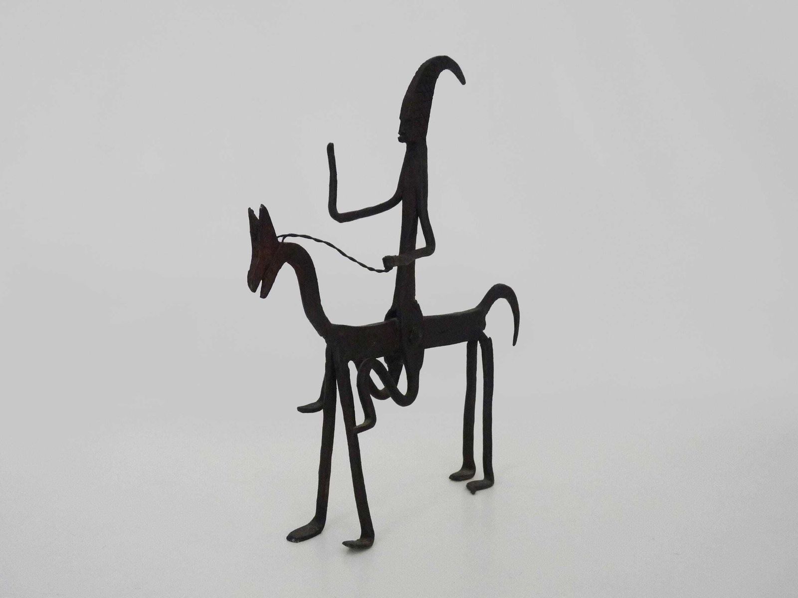 Smeedijzeren Sculptuur Van Een Dogon Ruiter Uit Mali, Tribale Kunst. Afrikaanse Kunst. Afrika photo for sale