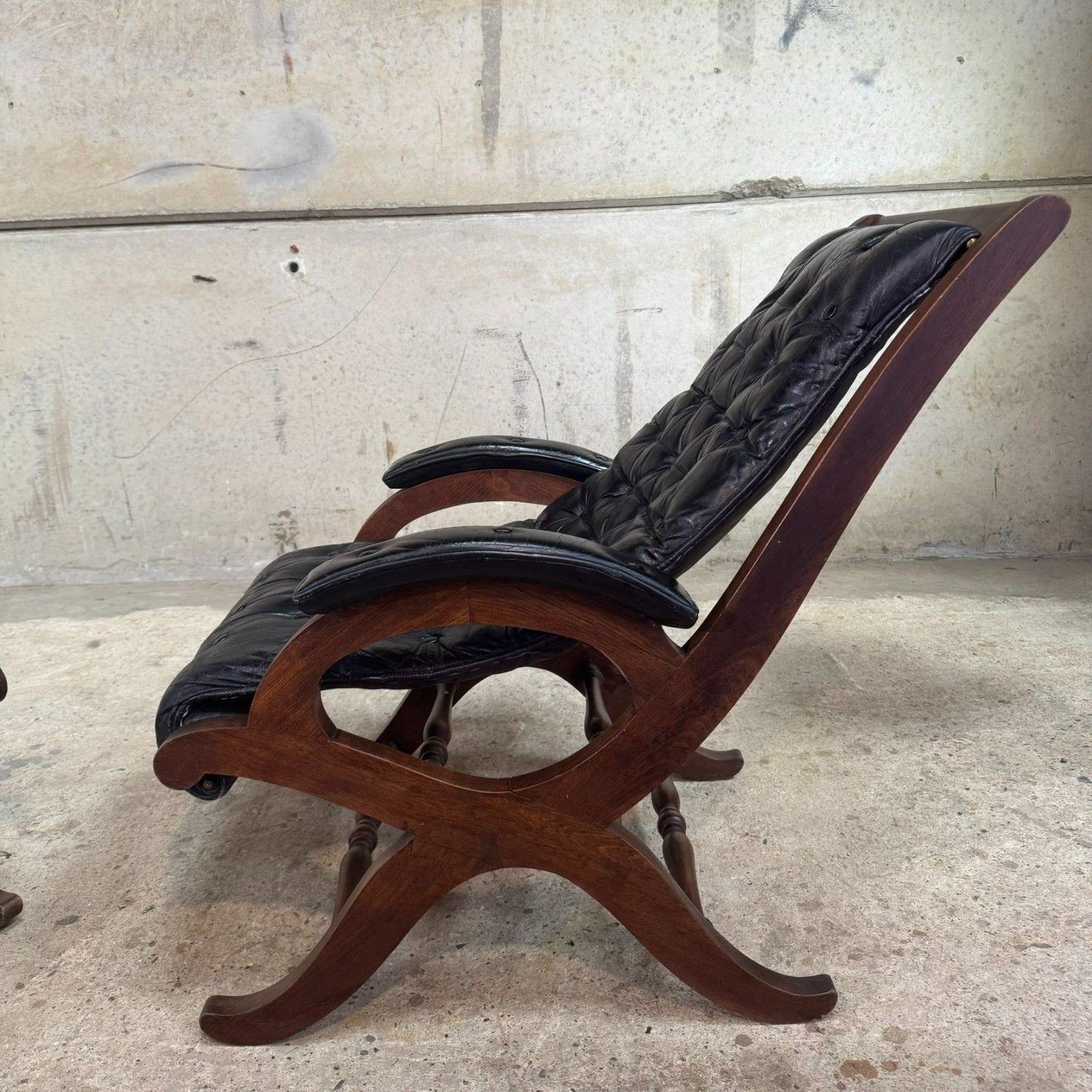 photo vinterior Pair Of 1940s Spanish Slipper Chairs With Footstool – Pierre Lottier For Valenti