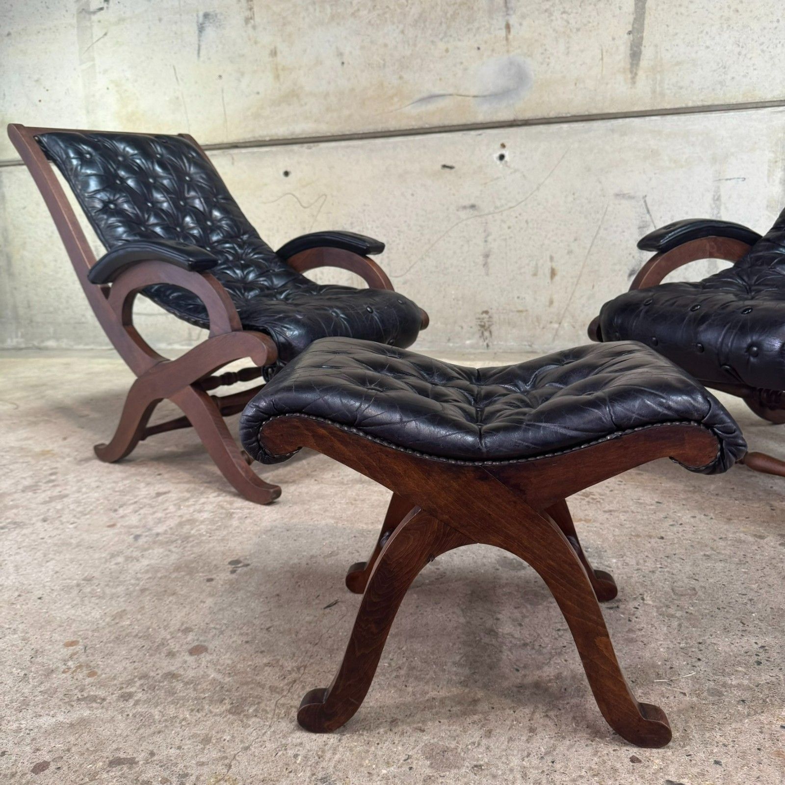photo vintage Pair Of 1940s Spanish Slipper Chairs With Footstool – Pierre Lottier For Valenti