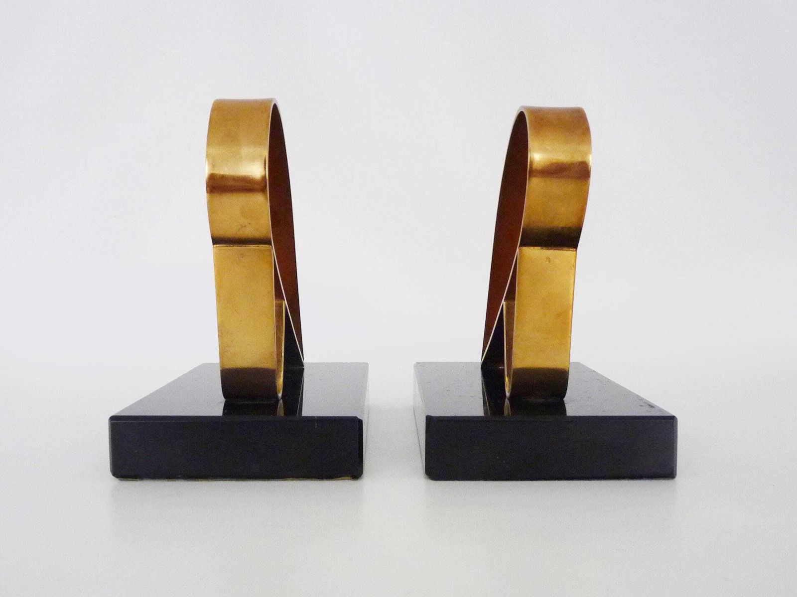 Pair Of Modernist Art Deco Gold Starry Bookends On A Black Marble Base. photo vinterior