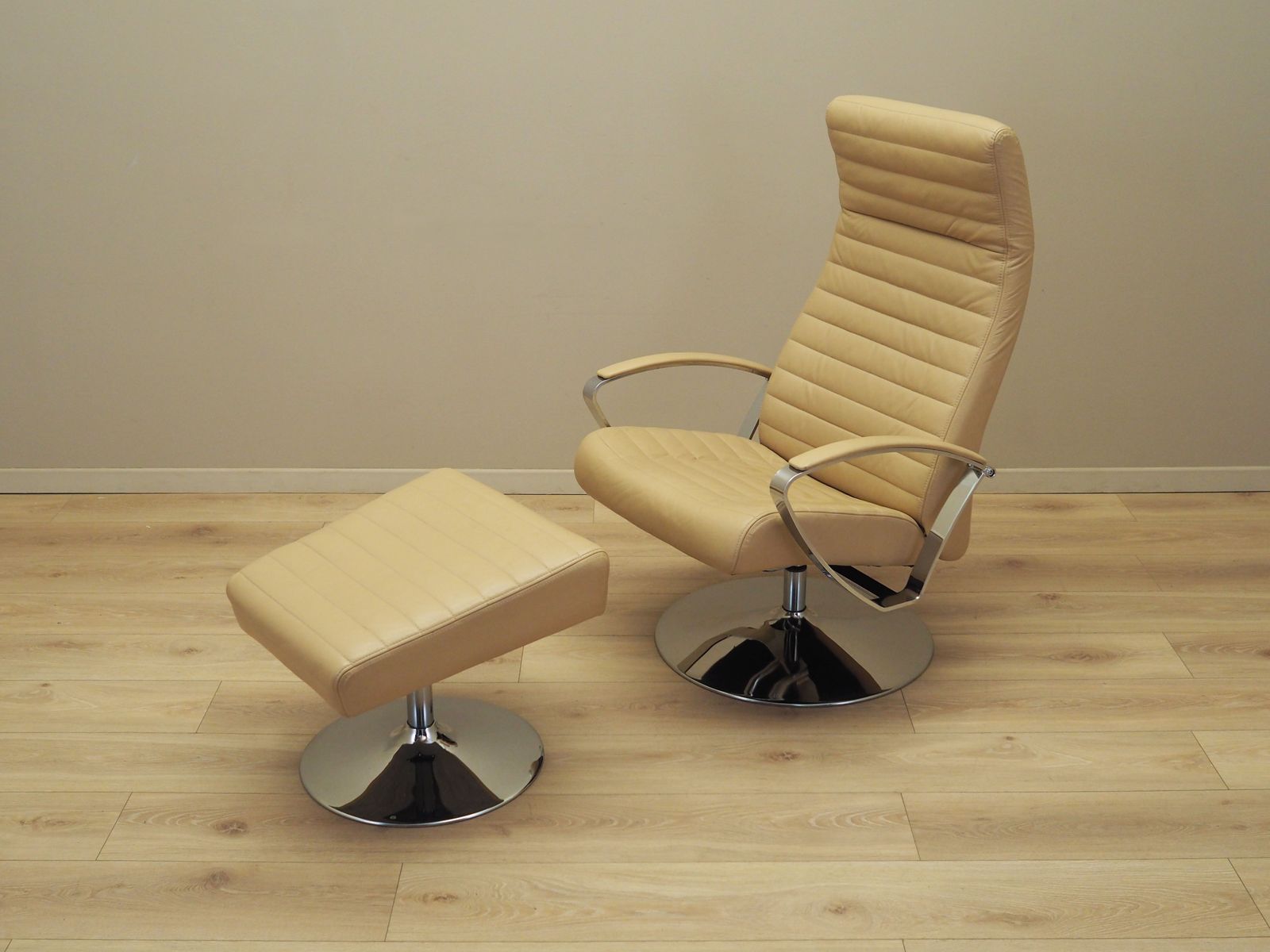 Lounge Fauteuil Met Voetenbank, Deens Design, Jaren 1970, Fabrikant: Boconcept photo vinterior