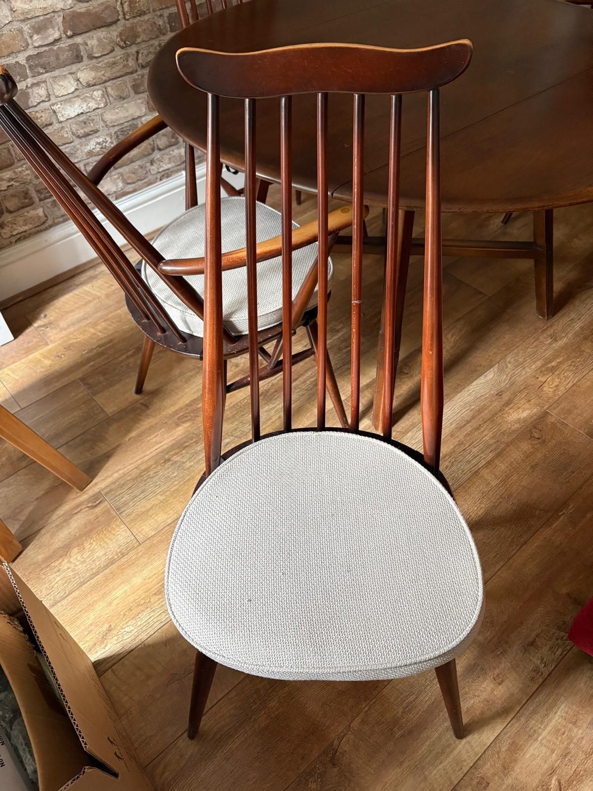 Ercol Dining Table And Chairs Included 2 Carver Chairs With Seat Cushions