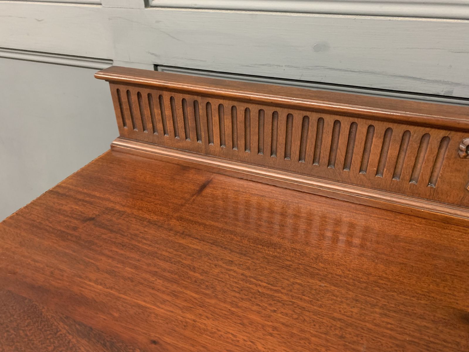 photo furniture Adams Style Mahogany Side Table