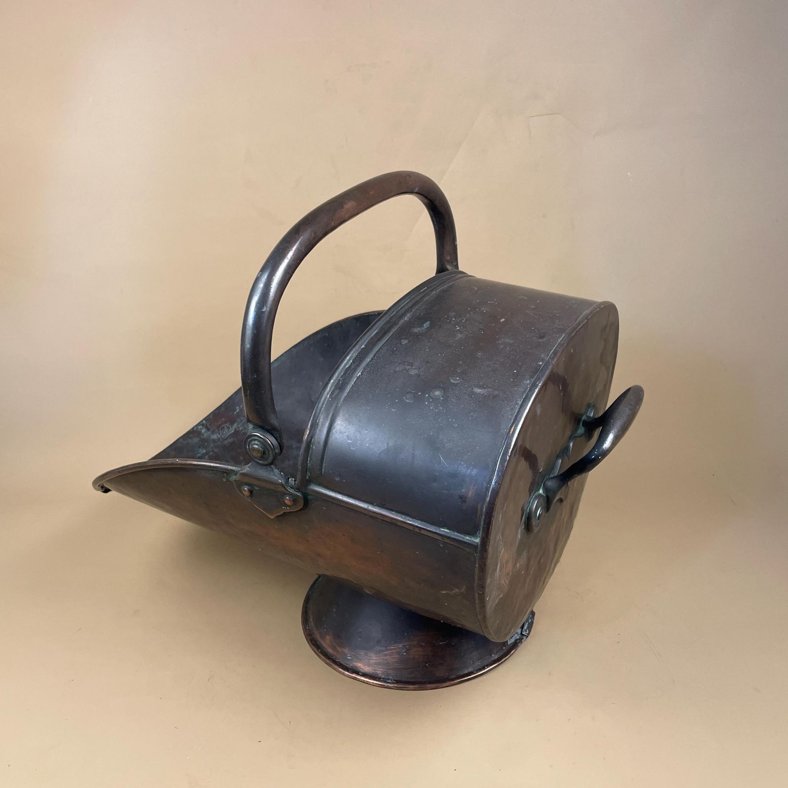 Antique Metal Dark Copper Coal Bucket Handle Fireside Fire Side Scuttle Log Helmet Farmhouse Cottage Aged Patina Vintage Fireplace Bronze photo furniture