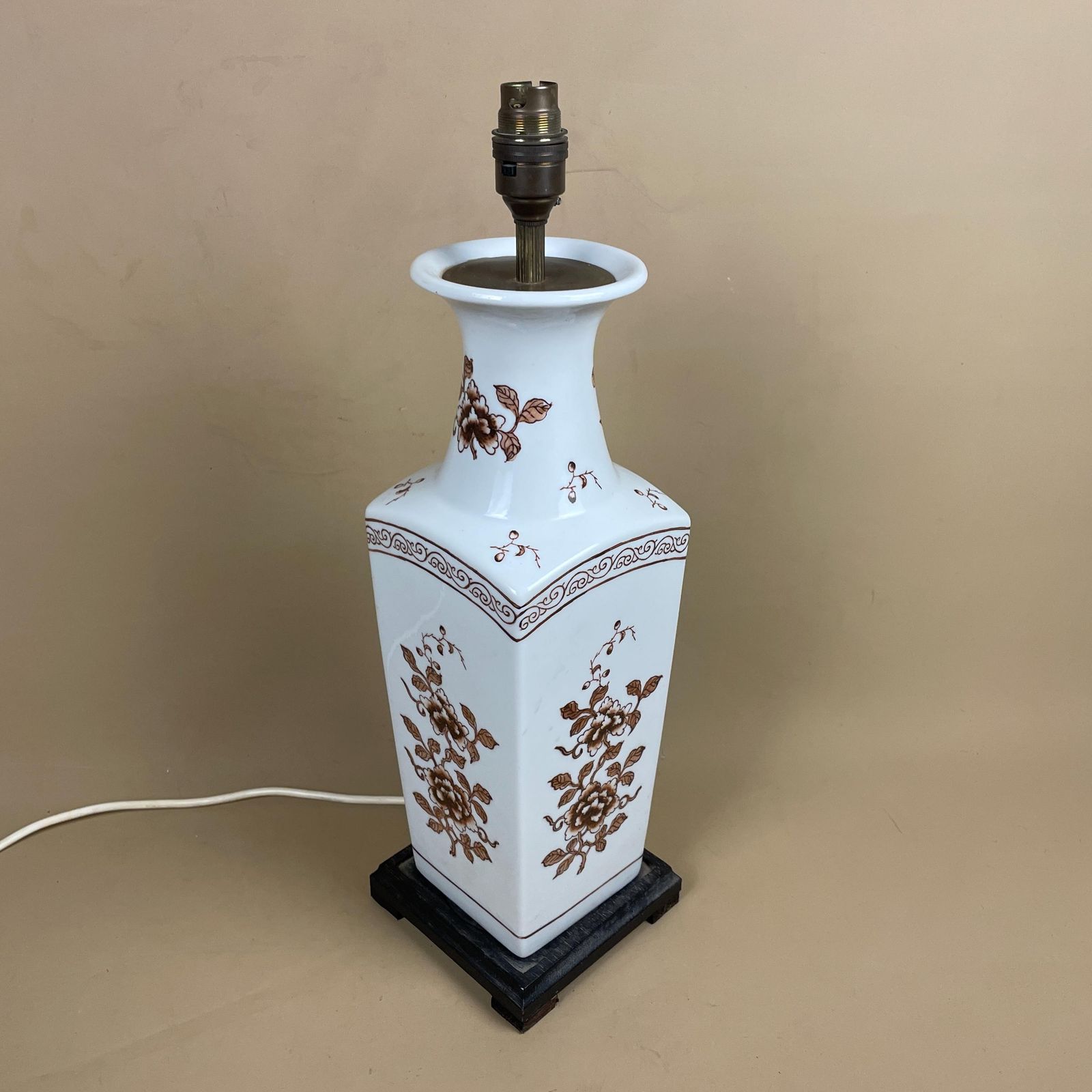 Vintage Ceramic Floral Pattern Lamp Light Bedside Table White Burgundy Red Wooden Base Antique Gold Brass Trims Pac Tested Chinoiserie