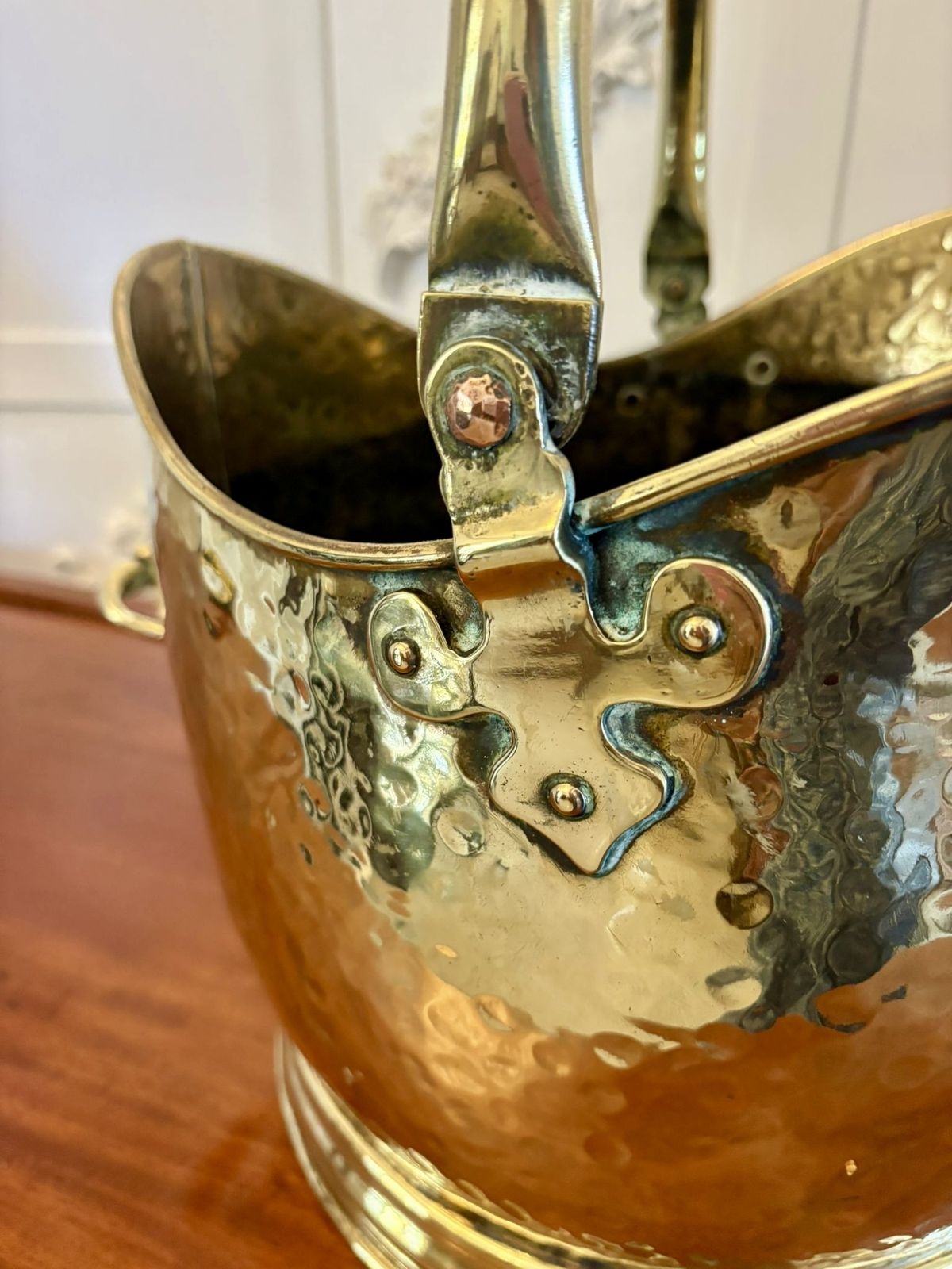 Antique Quality Brass Helmet Shaped Coal Shuttle photo vinterior