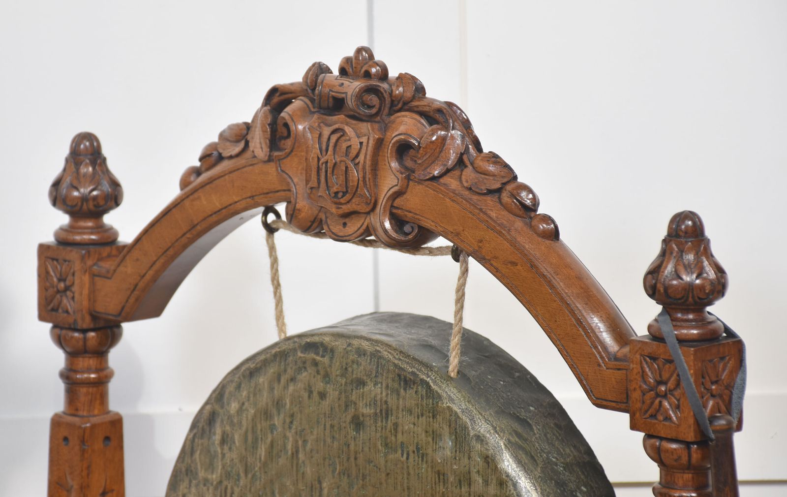 Oak Framed Dinner Gong photo 1650.0
