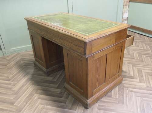 Heavy Quality Late Victorian Pitch Pine Pedestal Desk photo Furniture