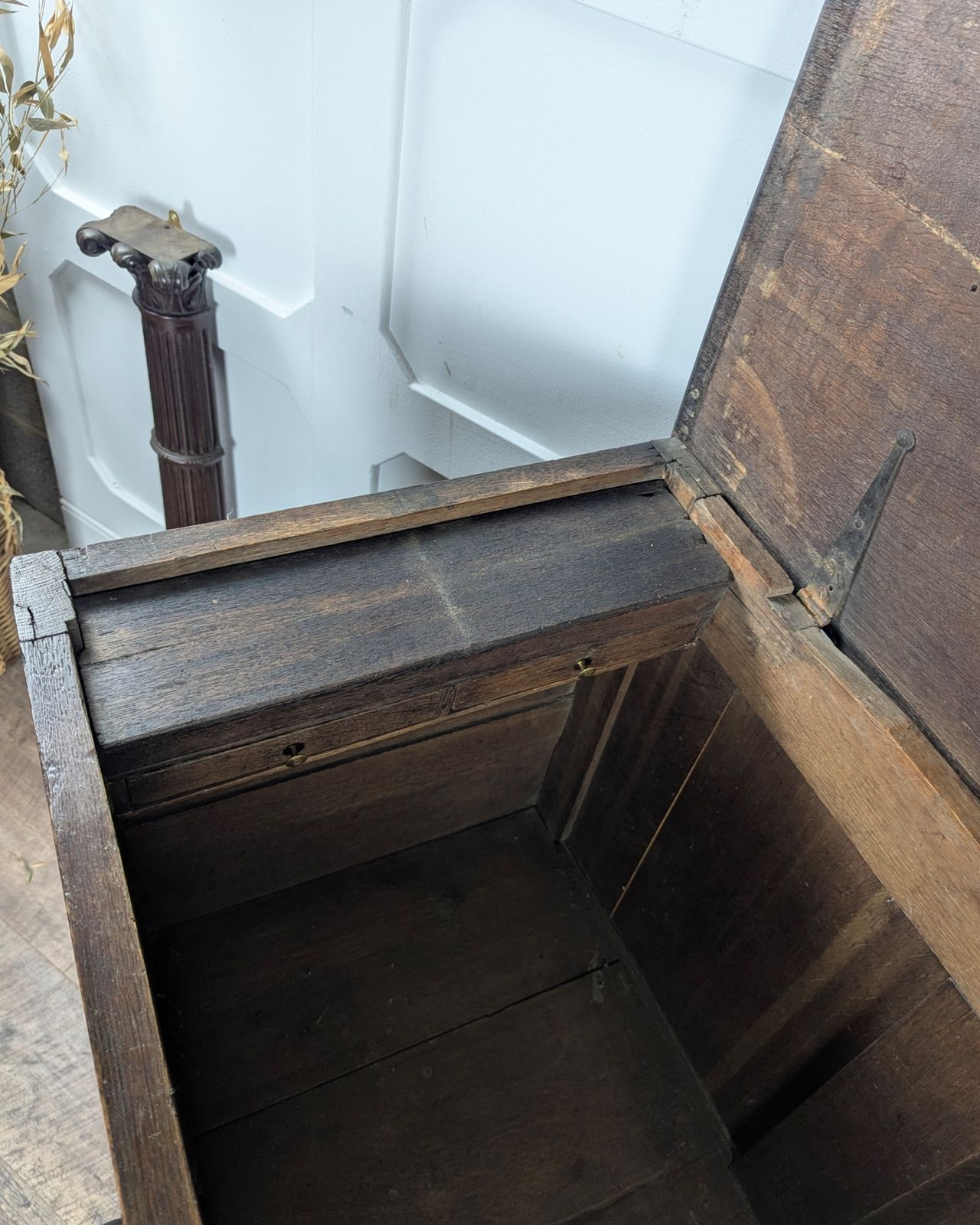 photo vintage Large 18th Century Oak Mule Chest With Drawers And Hidden Storage