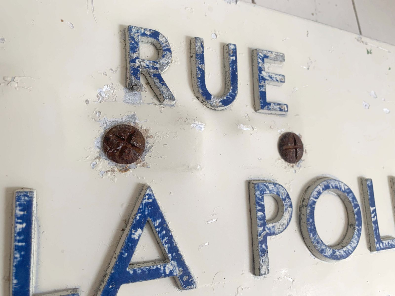 photo furniture Rare Vintage French Street Sign 'Rue De La Polle'   Raised Letters On Metal