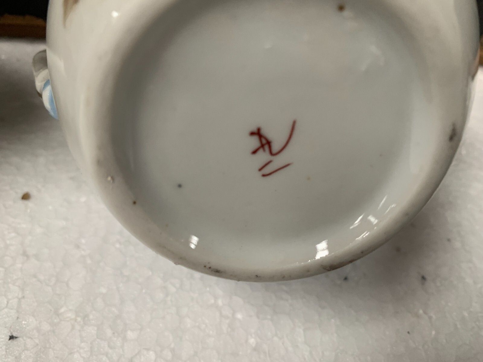 Service A Café A Douze Tasses En Porcelaine Polychrome XX Siècle photo 369.0
