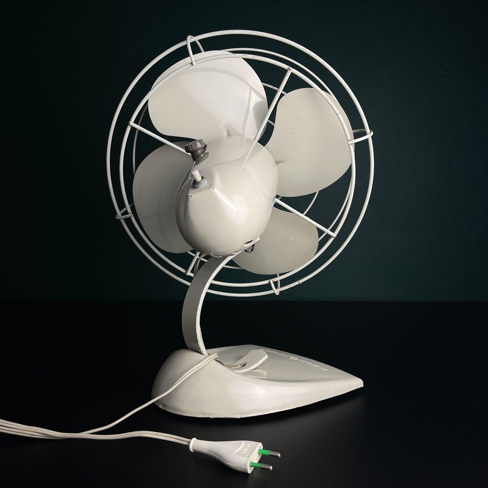 photo furniture Vintage Fan By General Electric, USA 1950s