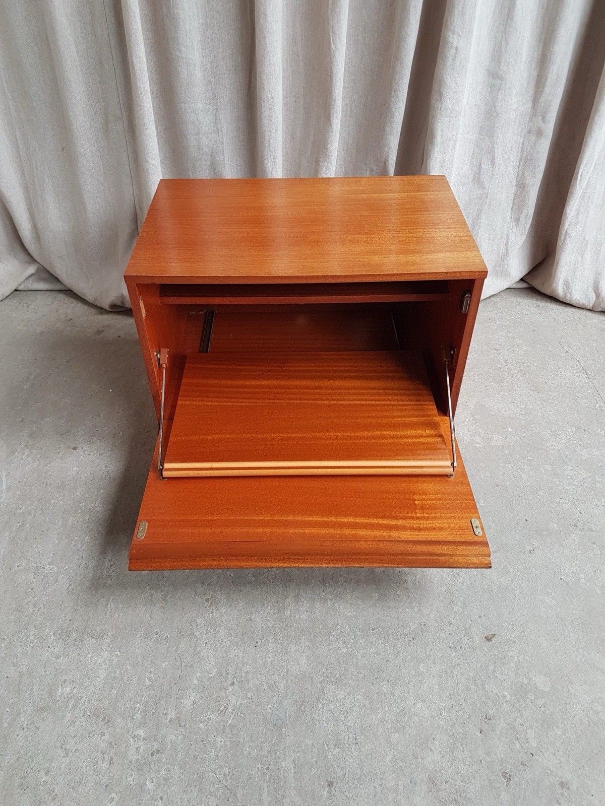 photo for sale Vtg Mid Century Media Tv Record Player Cabinet Compact Sideboard Unit R905