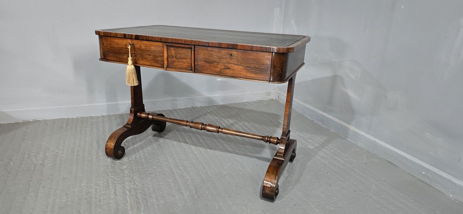 photo furniture Superb Regency Writing Table, 1800s