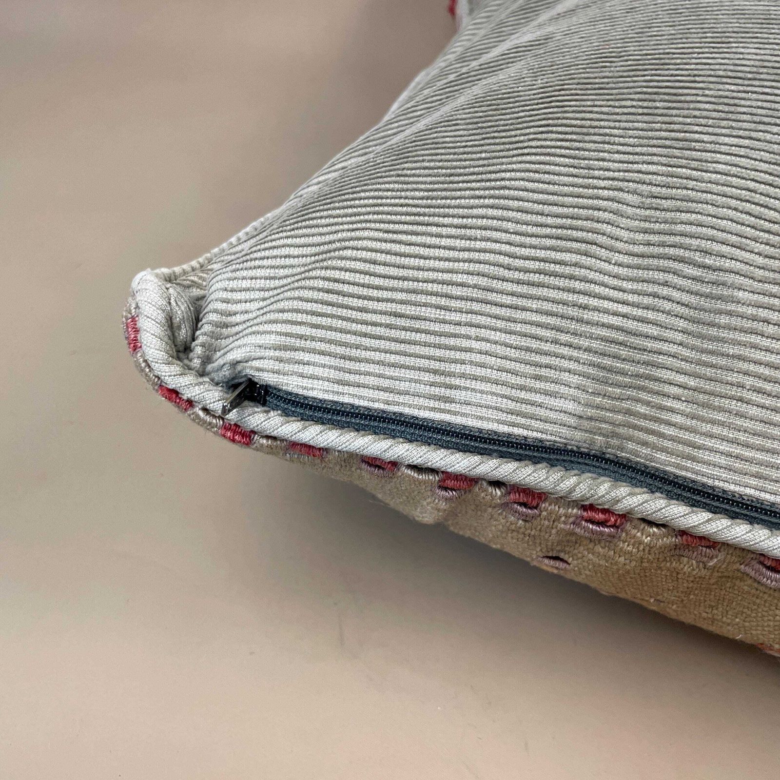 Moroccan Kilim Cushion Carpet Scatter Pillow Feather Handmade 50x45cm Beige Red Sage Green Geometric Pattern photo vinterior