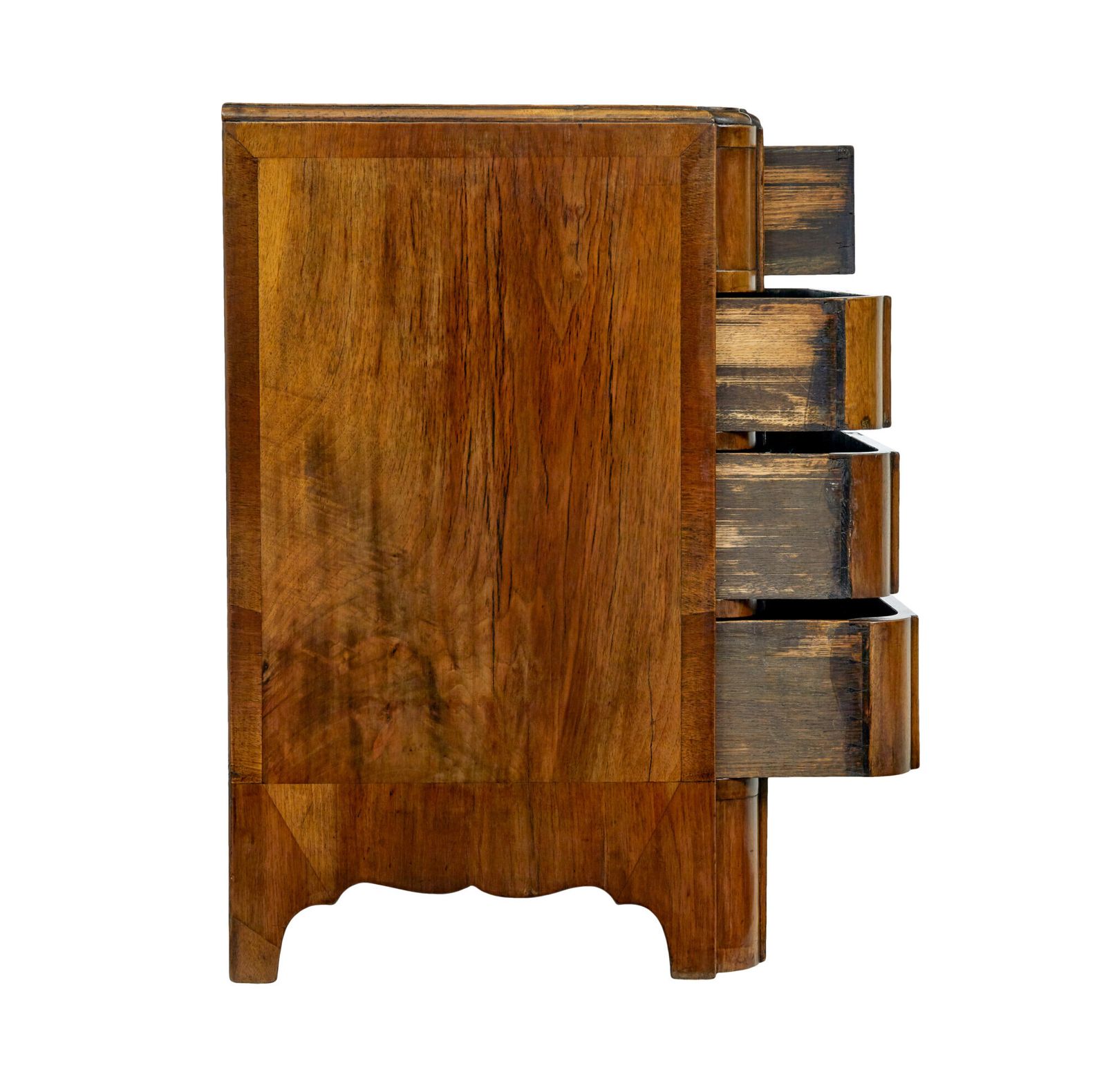 photo vinterior Early 20th Century Walnut Queen Anne Inspired Chest Of Drawers