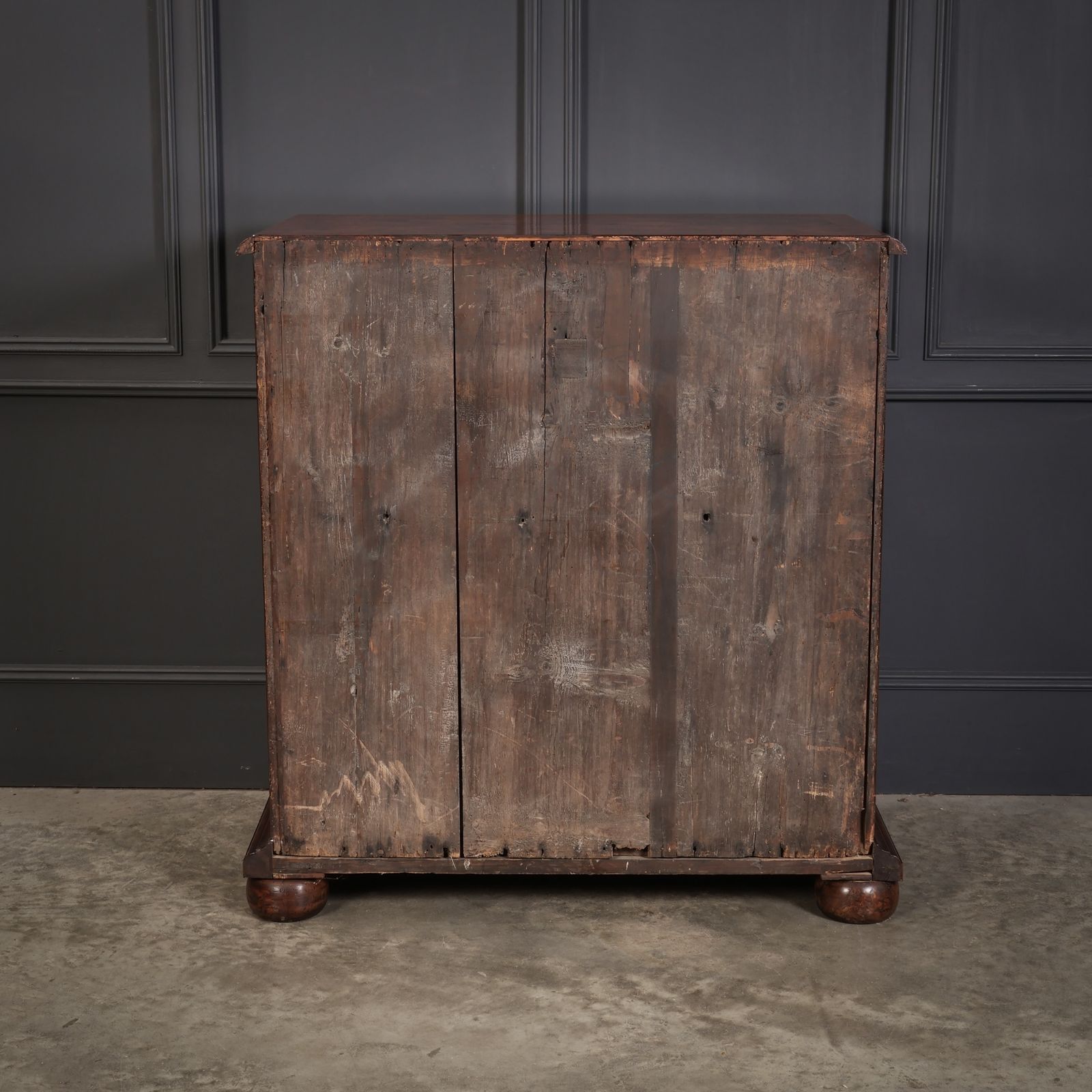 William & Mary Oyster Veneered Chest Of Drawers photo vinterior