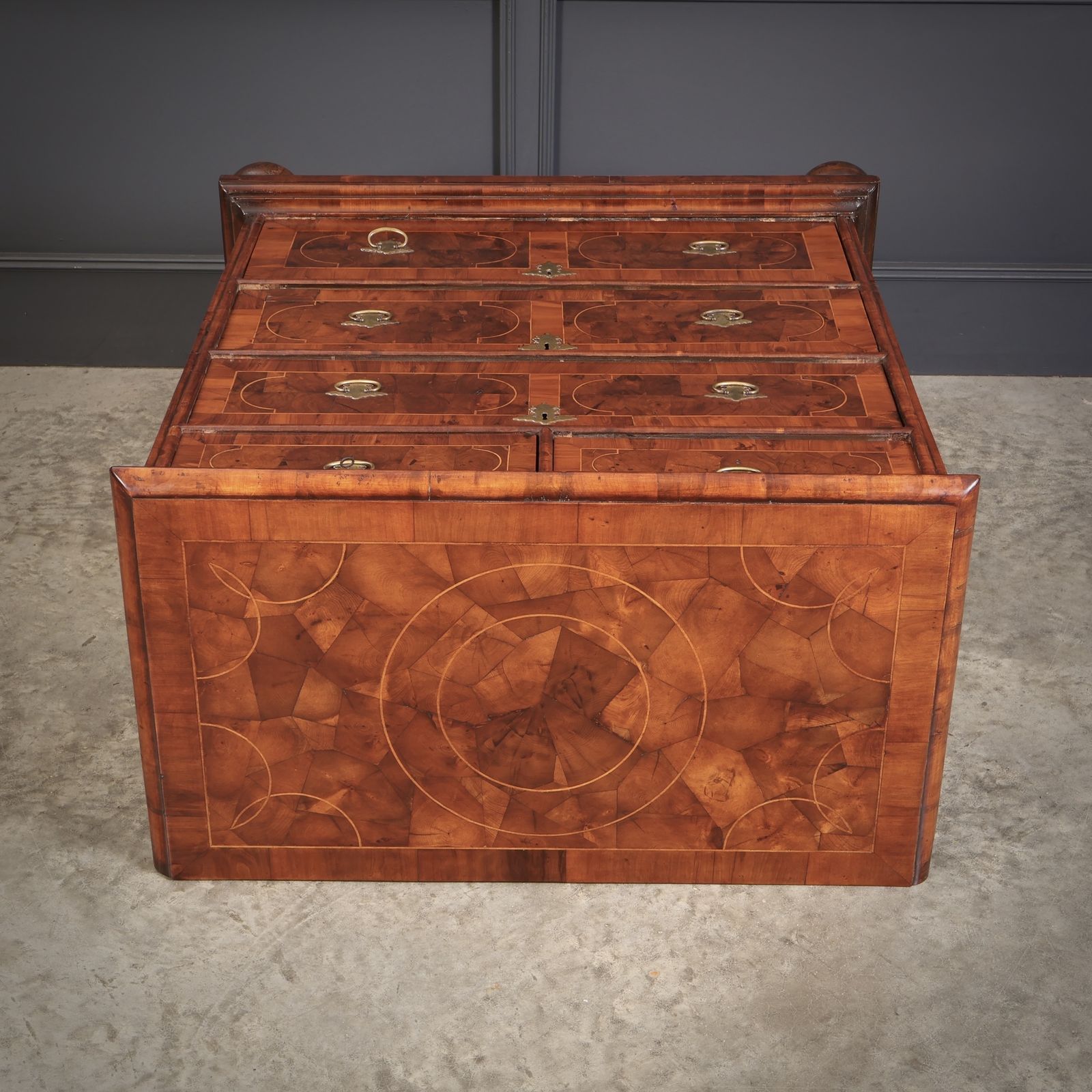 photo furniture William & Mary Oyster Veneered Chest Of Drawers