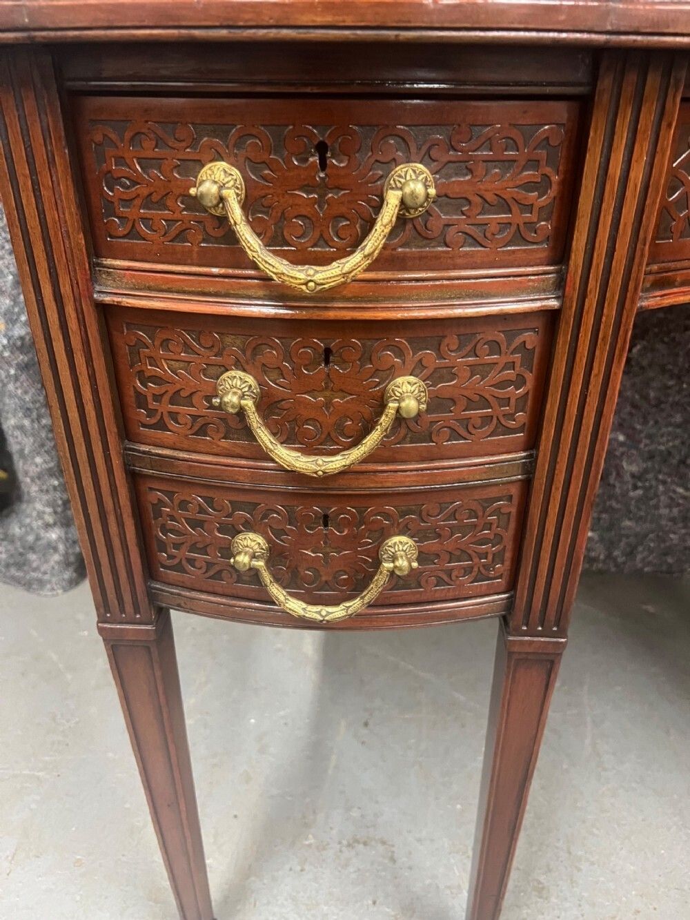 photo furniture Edwards & Roberts Mahogany Desk