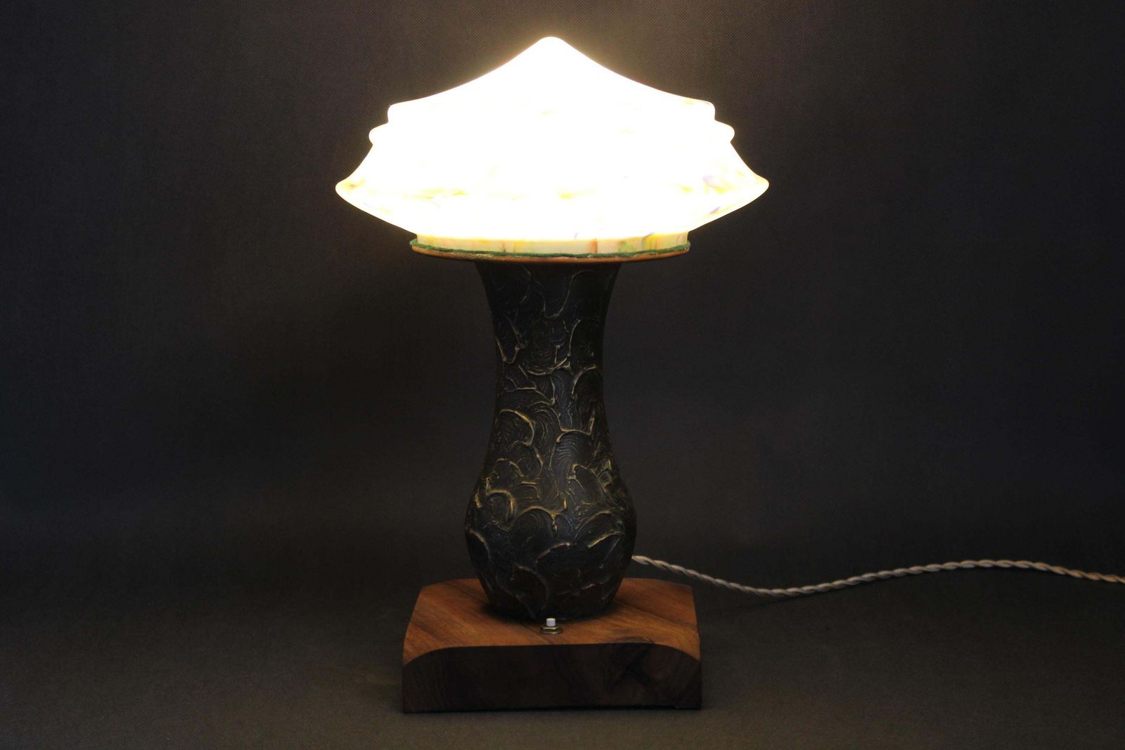photo vinterior 1940s Restored Brass Table Lamp With Wooden Base And Glass Shade