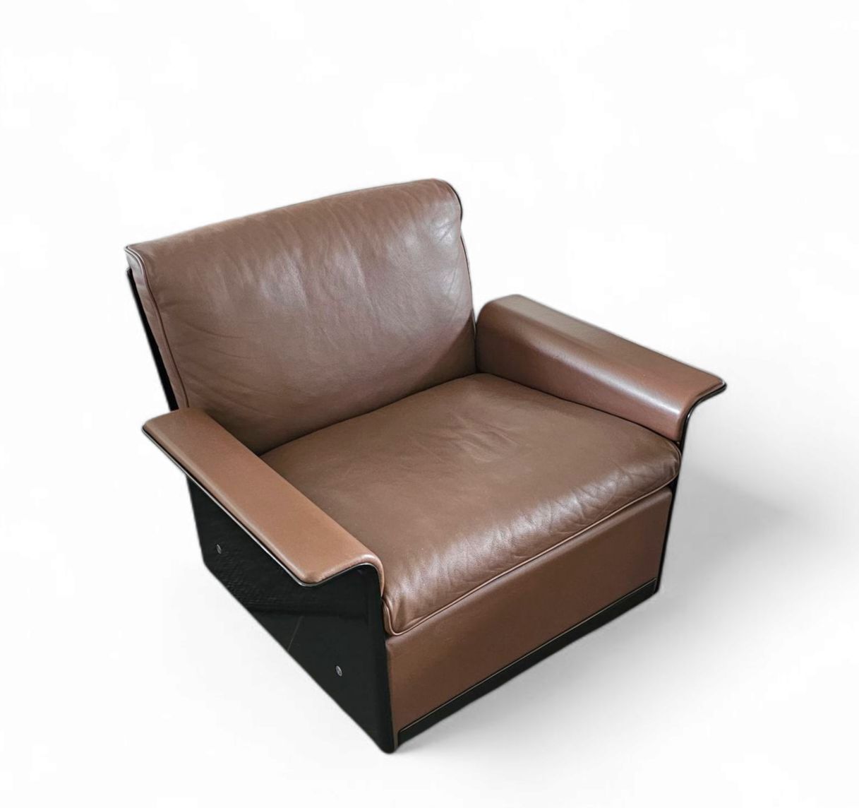 2 X Black Shell & Brown Leather 620 Chair Programme Lounge Chair By Dieter Rams For Vitsoe 1980s photo for sale