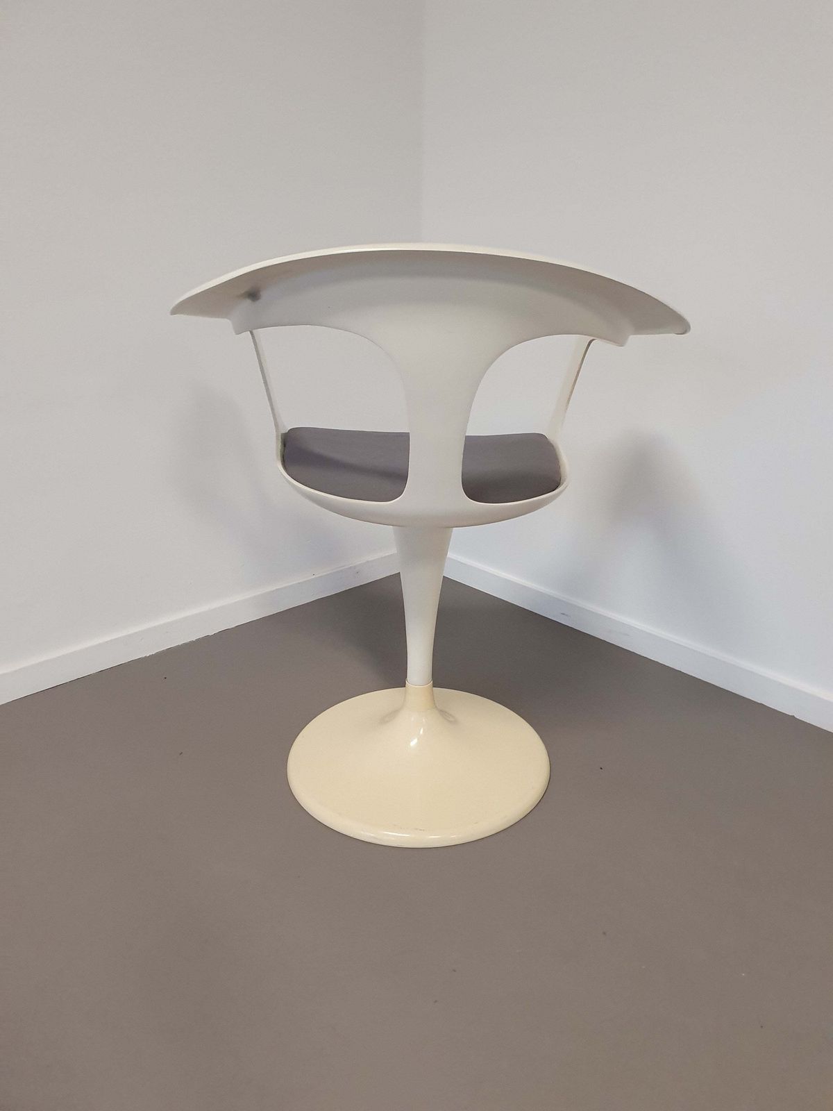 1266.0 2 X Nesting Sidetable / Neo Classic / Painted Gold Leaf Top / The Battle Of Texel photo