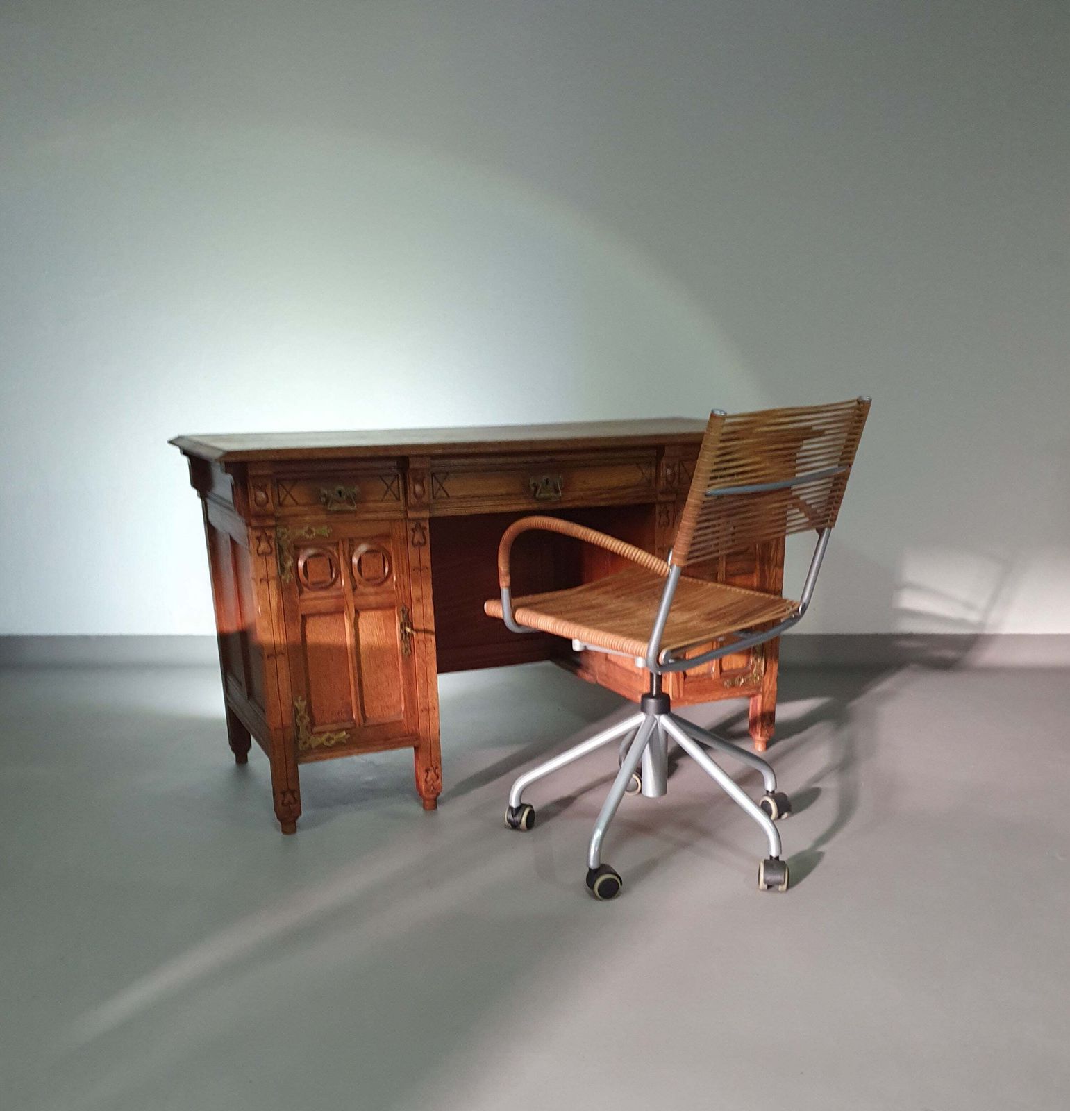 Art & Craft Desk Early 1920's Height 78 Width 135 Depth 60 Cm photo furniture