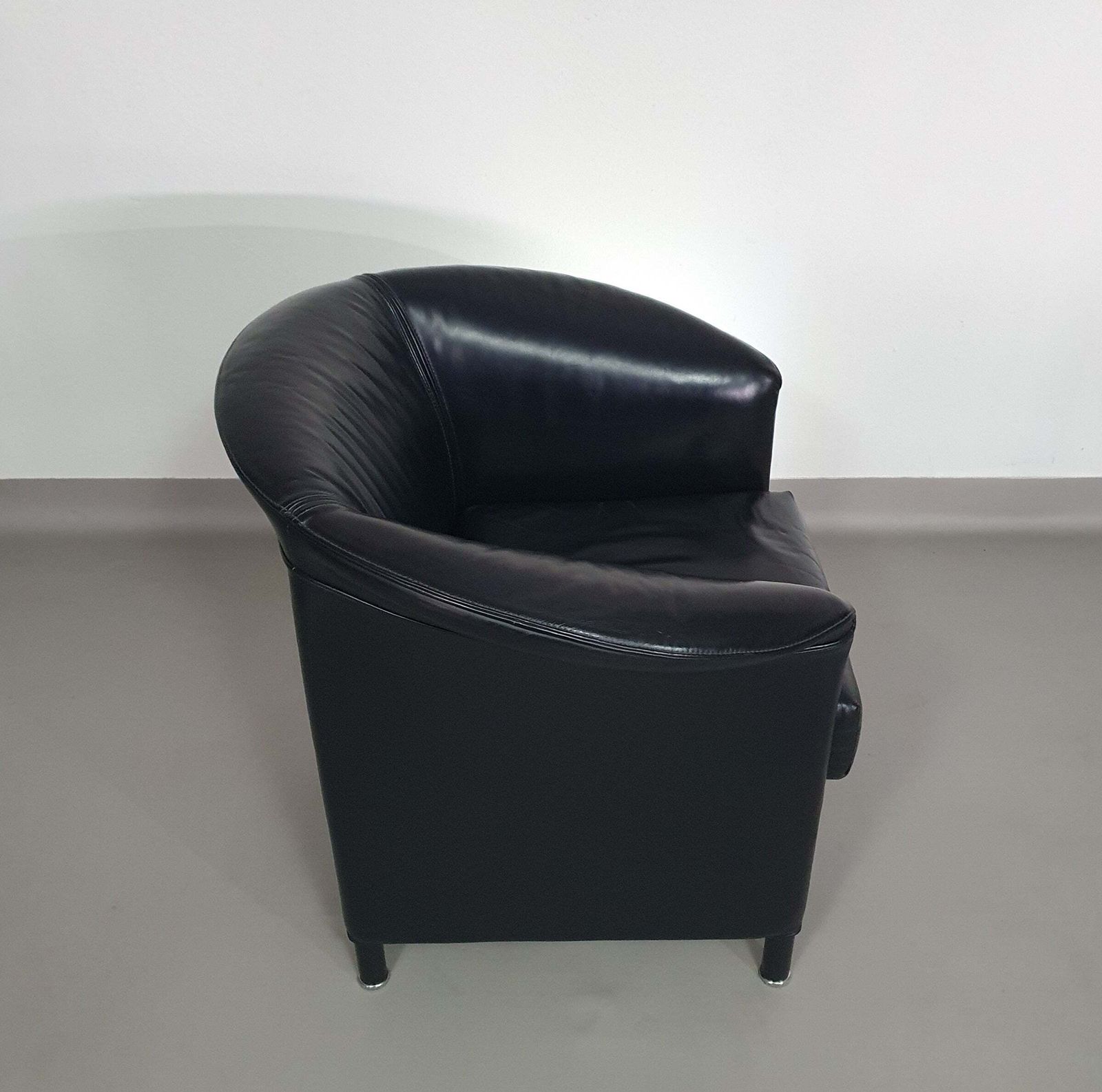1372.0 Aura Chairs / Black Leather By Paolo Piva For Wittmann 1980 photo